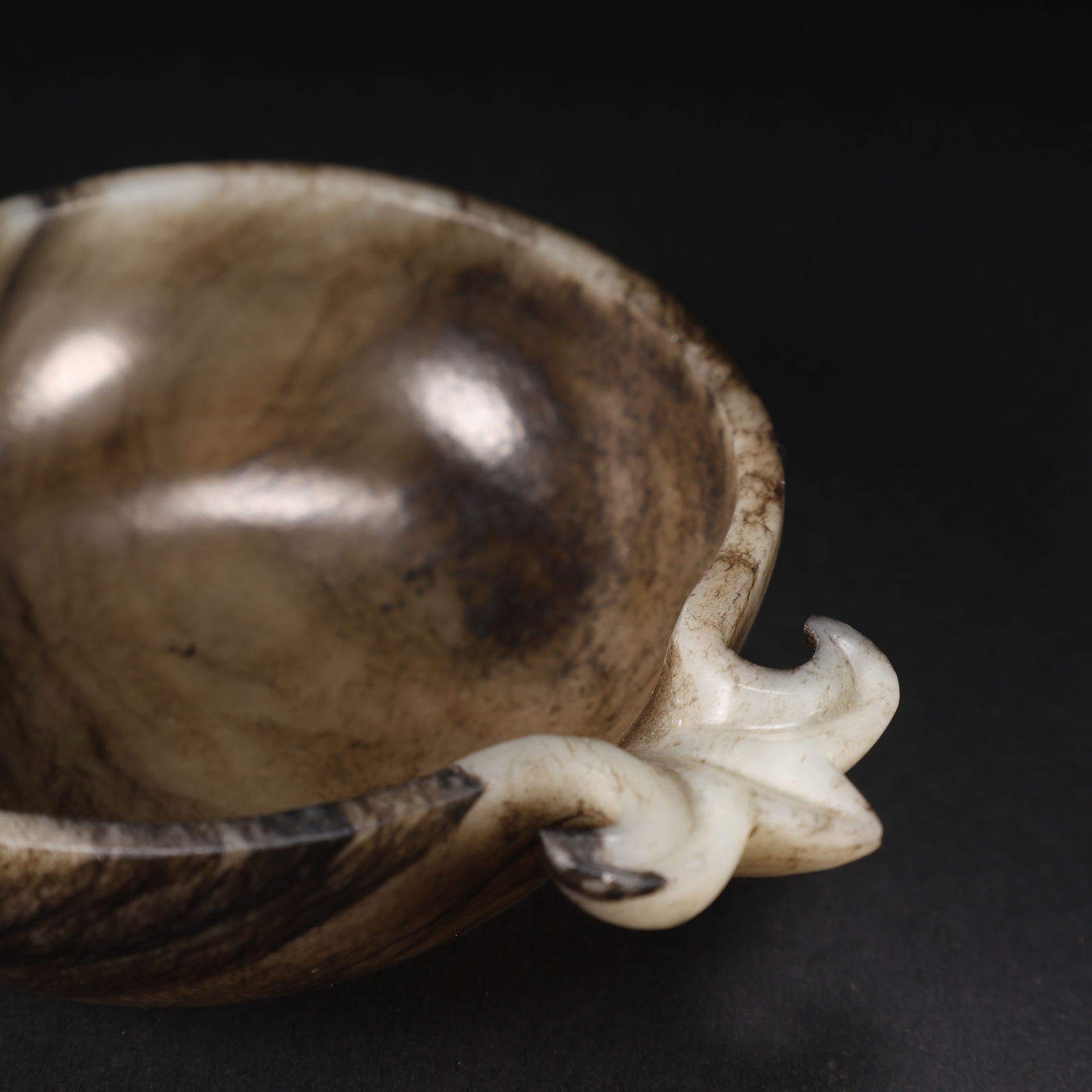 A HETIAN JADE CLOUD-PATTERNED CUP - 6