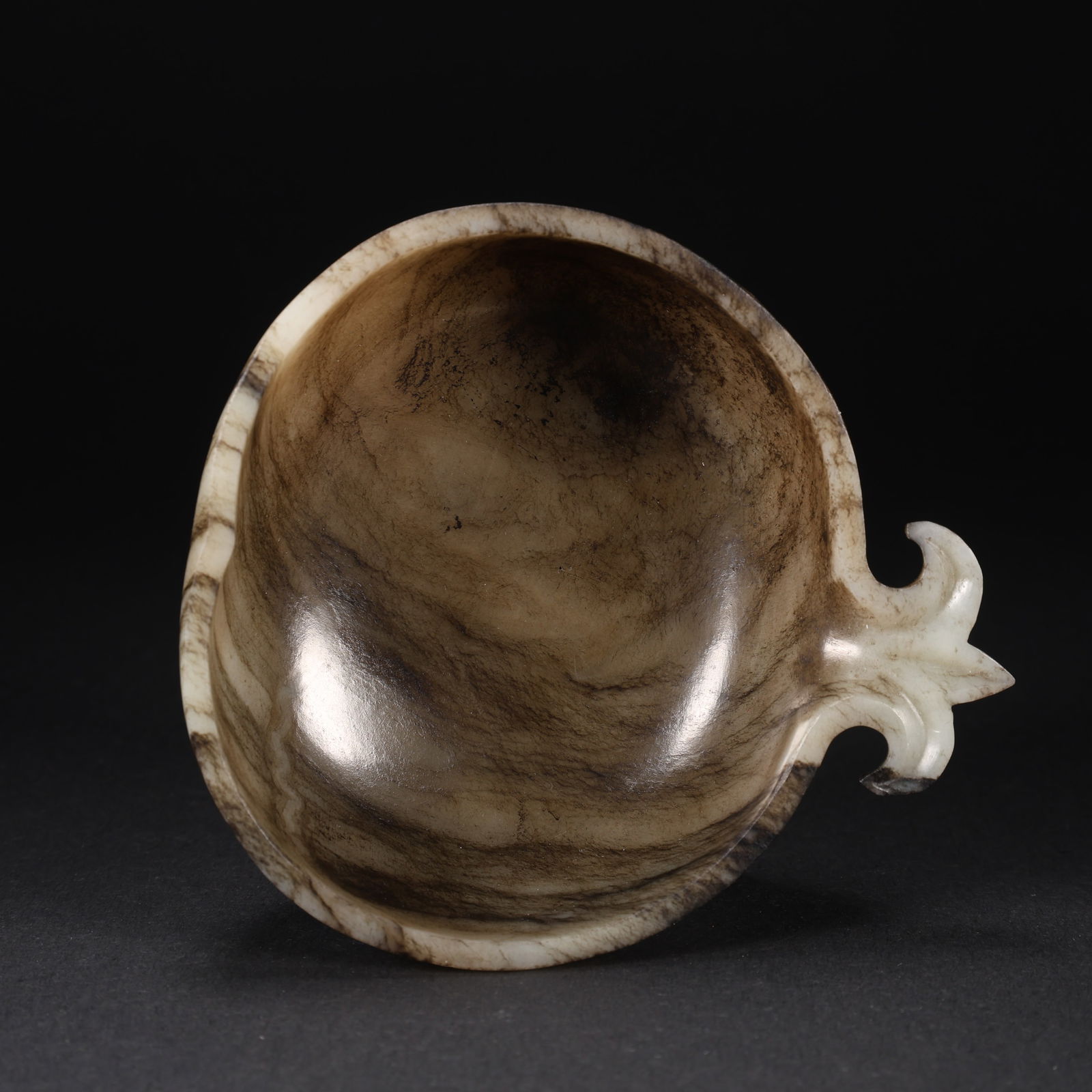 A HETIAN JADE CLOUD-PATTERNED CUP - 8