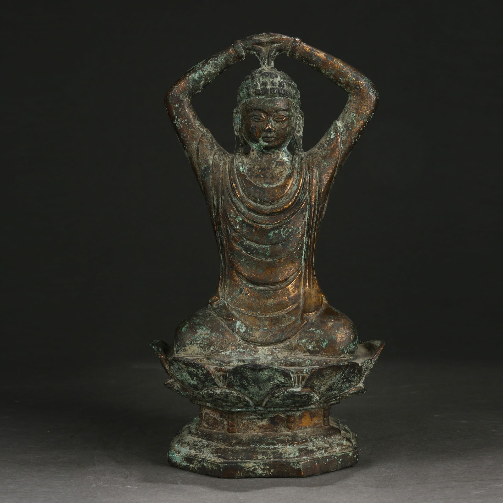 A GILT BRONZE BUDDHA STATUE (1 of 8)