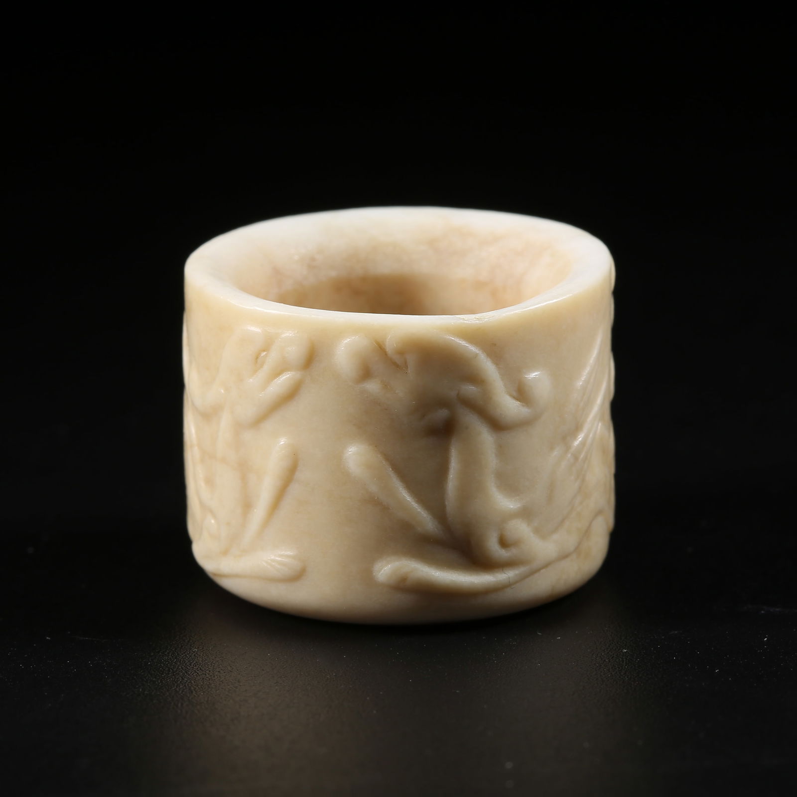 A MEDIEVAL JADE RING WITH AUSPICIOUS BEAST PATTERN (1 of 9)