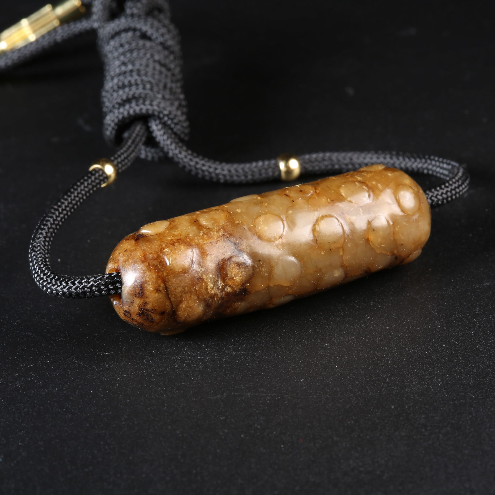 A ARCHAIC JADE BEAD PENDANT (LEZI): Archaic Jade Bead Pendant (Lezi)