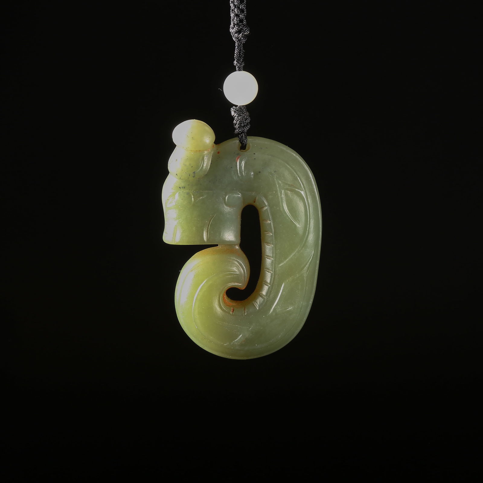 A MIDDLE-PERIOD JADE DRAGON PENDANT (1 of 7)