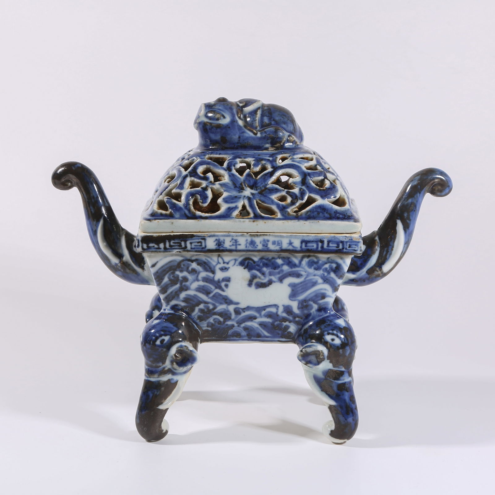 A BLUE-AND-WHITE FOUR-FOOTED INCENSE BURNER WITH SEA-CREATURE MOTIF (1 of 10)