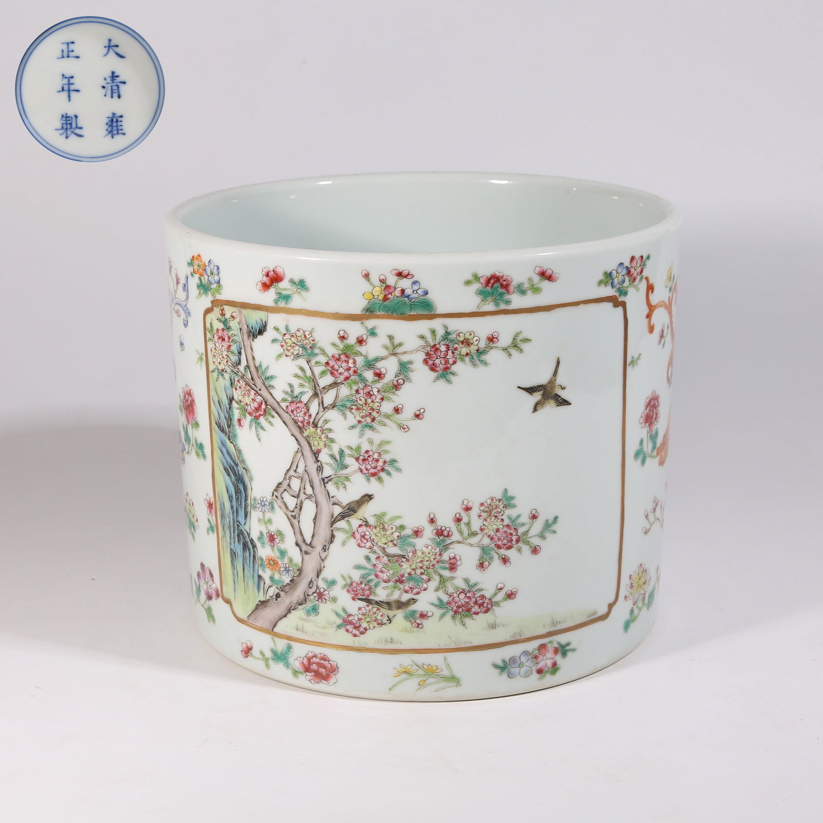 A FAMILLE ROSE BRUSH HOLDER WITH "PEACEFUL AND PROSPEROUS LIFE" DESIGN (1 of 9)