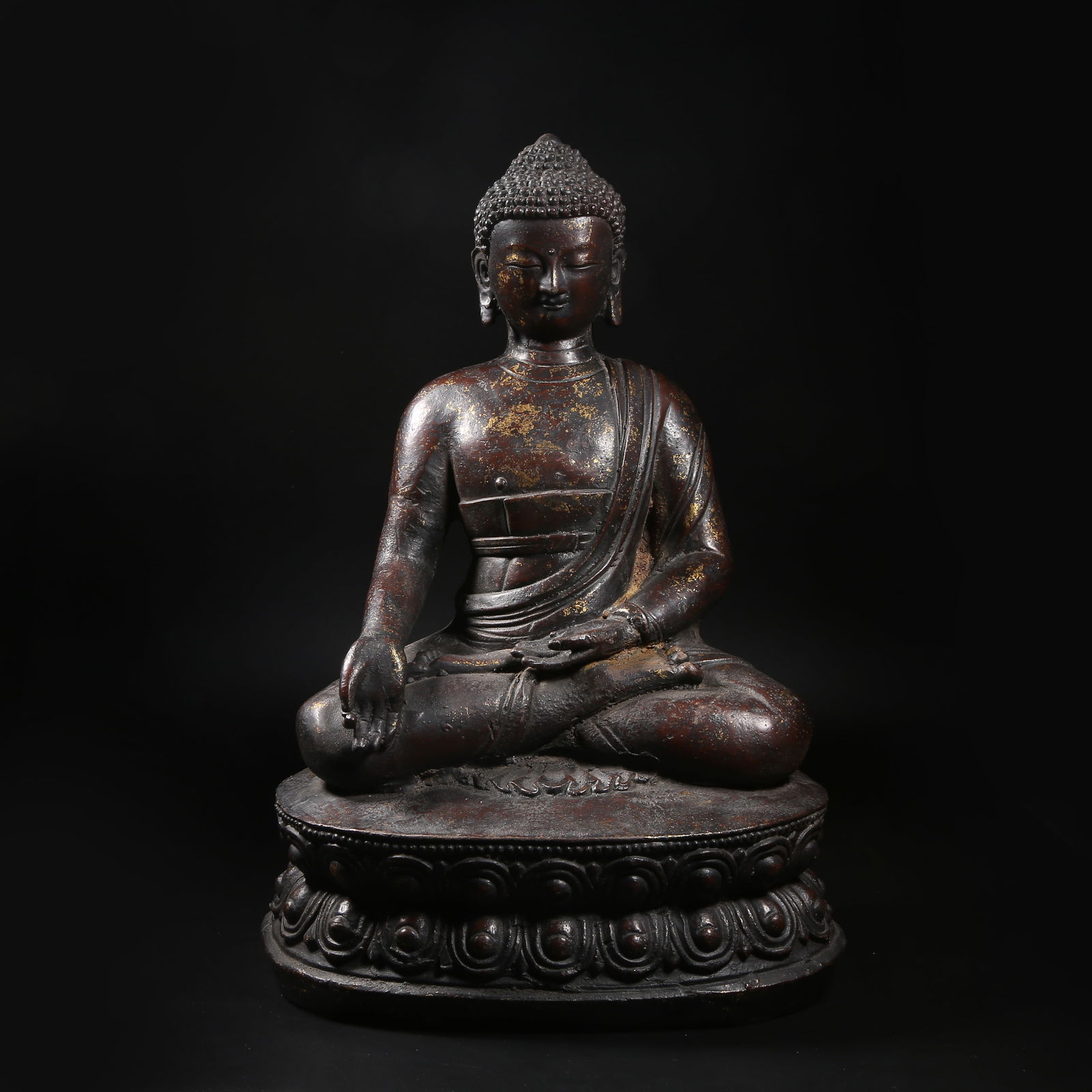 A GILT-BRONZE SHAKYAMUNI PREACHING STATUE: Gilt-Bronze Shakyamuni Preaching Statue