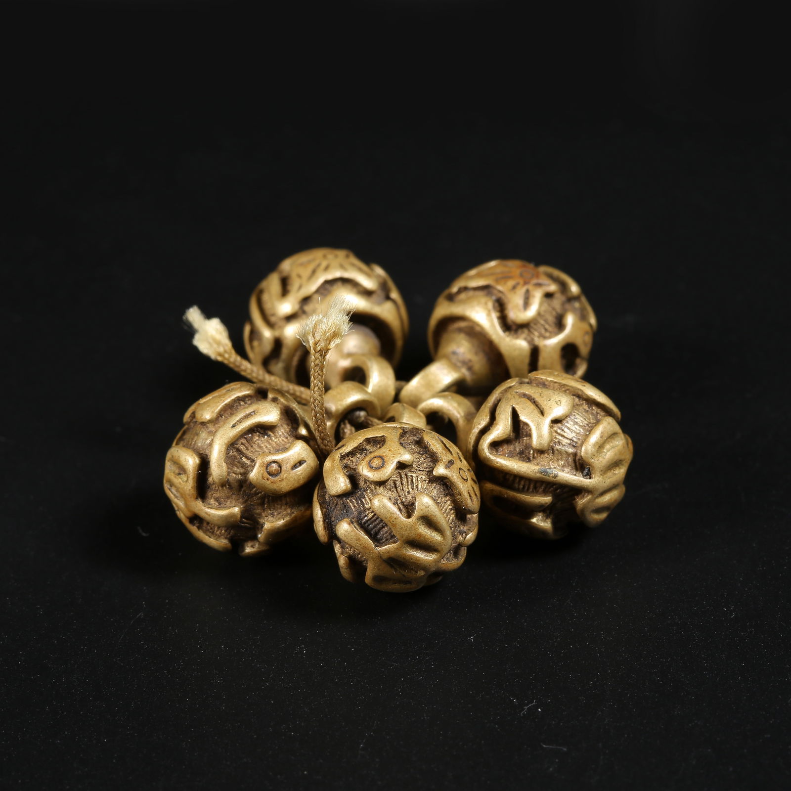 A SET OF GILT-BRONZE BUTTONS (1 of 8)
