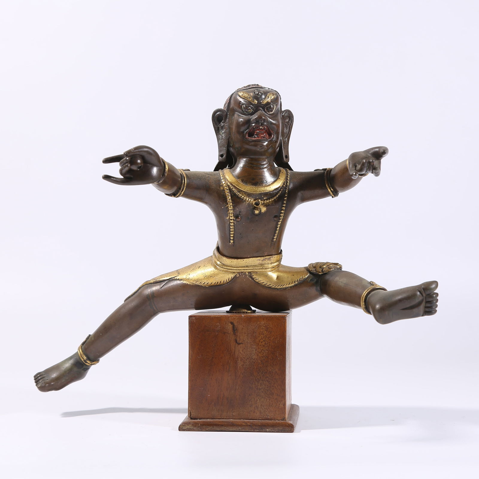 A GILT-BRONZE STATUE OF THE LADY MING FEI HOLDING A HAMMER: Gilt-Bronze Statue of the Lady Ming Fei Holding a Hammer