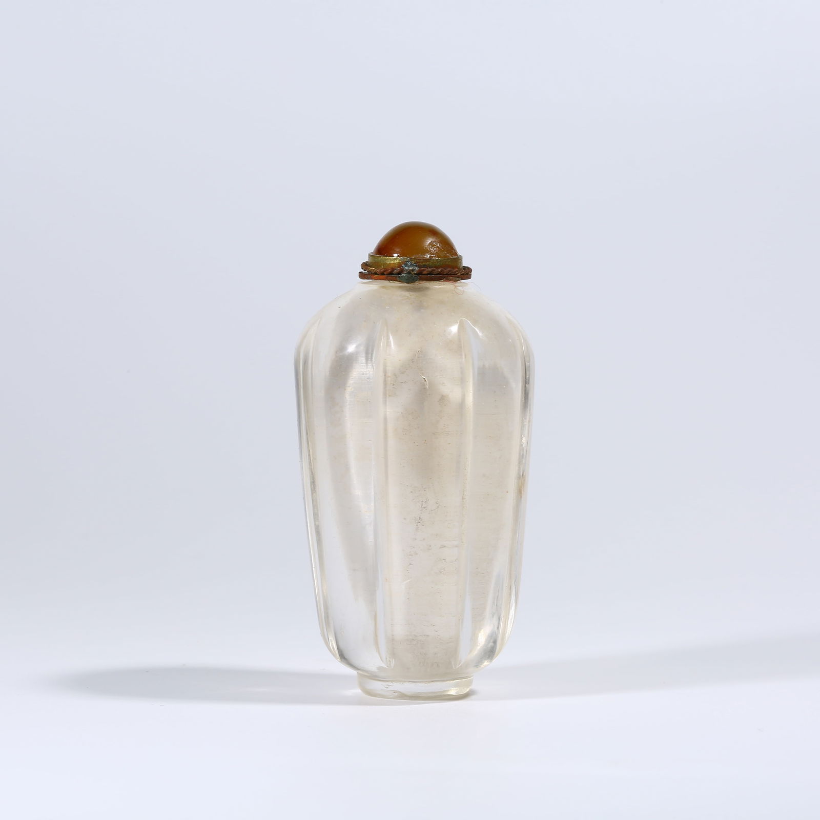 A GLASS SNUFF BOTTLE: Glass Snuff Bottle