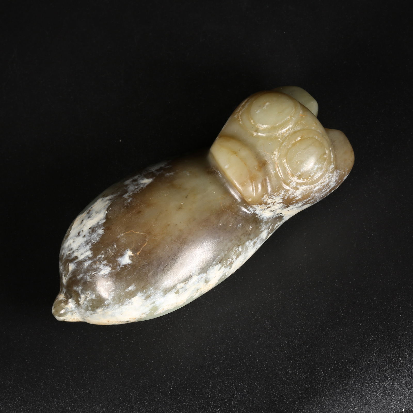 A ARCHAIC JADE DEITY FIGURE PENDANT (1 of 8)