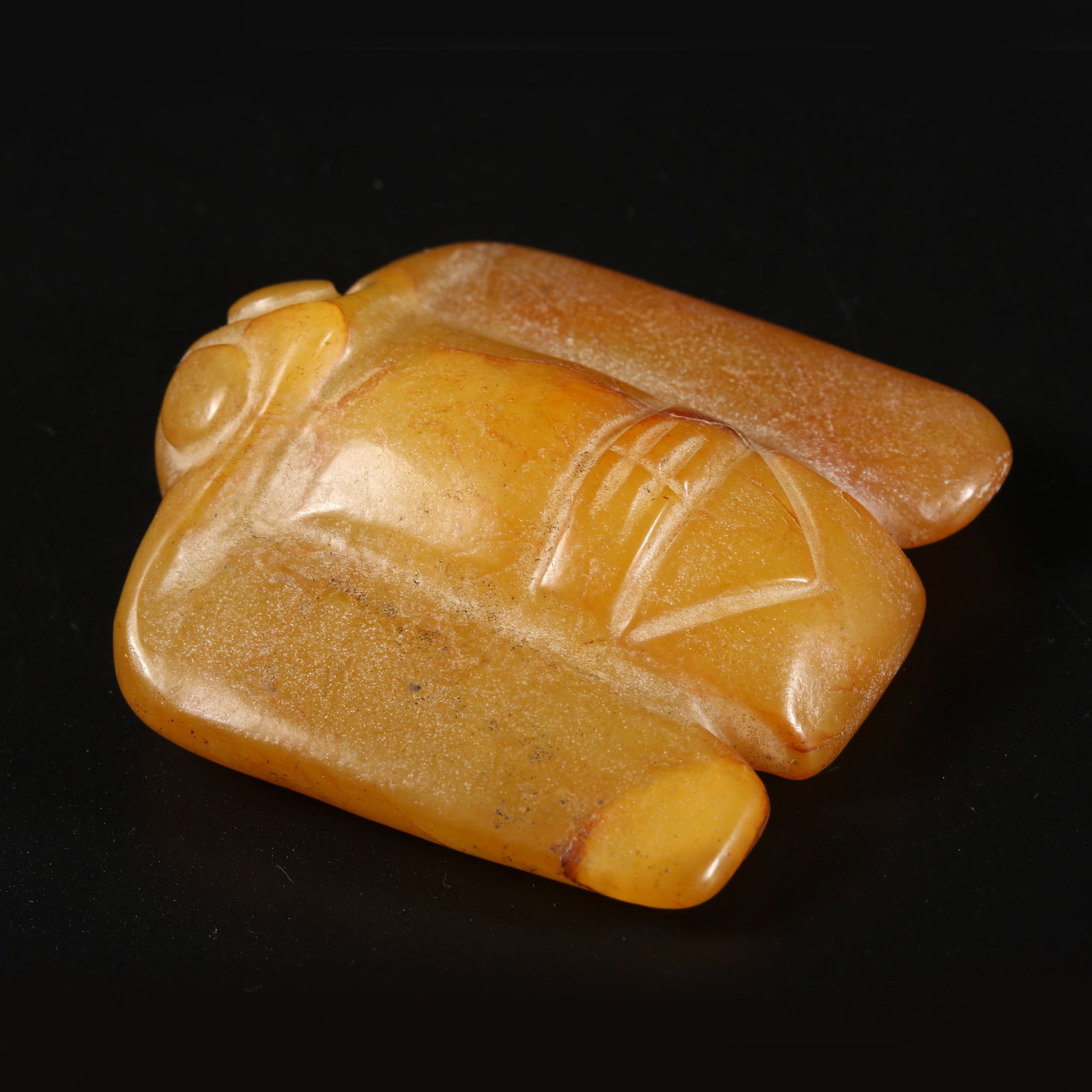 A ARCHAIC JADE OWL: Archaic jade owl