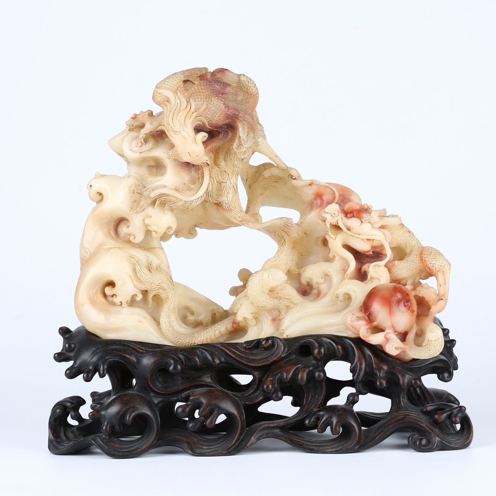 A SHOUSHAN STONE CARVED DRAGON AND PHOENIX PATTERN ORNAMENT (1 of 14)
