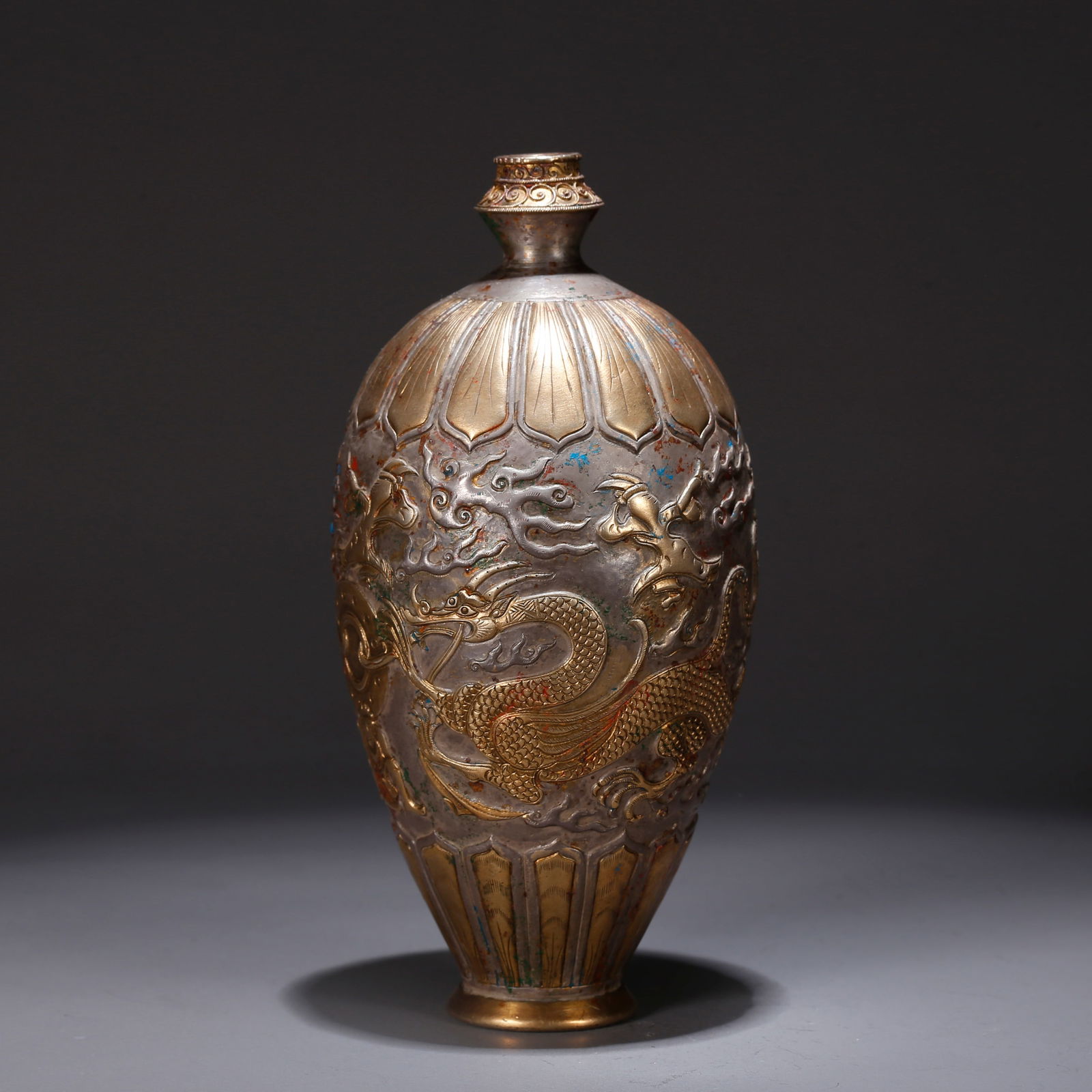 A GILT SILVER APPRECIATION VASE WITH AUSPICIOUS BEAST DESIGN (1 of 11)