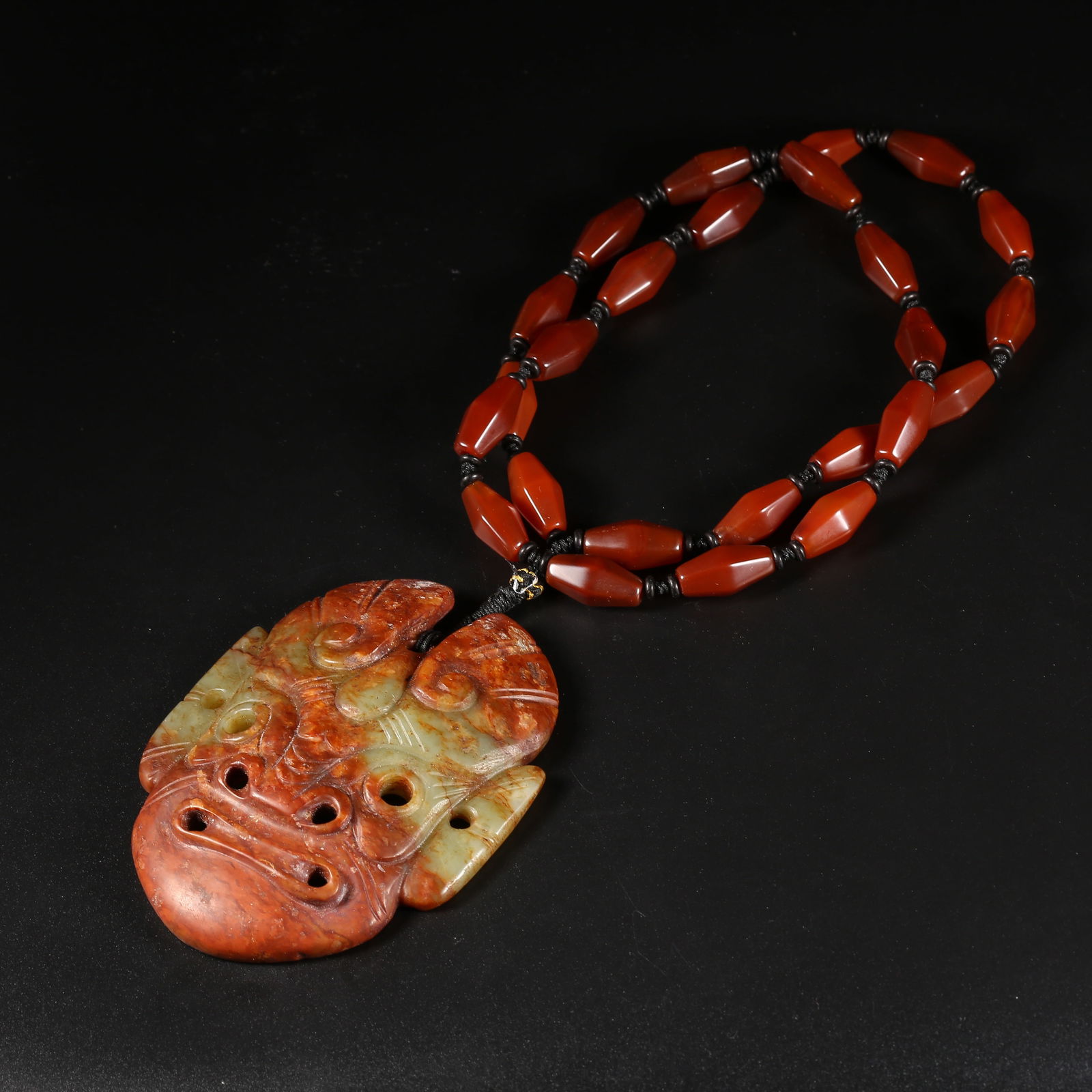 A ARCHAIC JADE DEITY MASK NECKLACE (1 of 10)