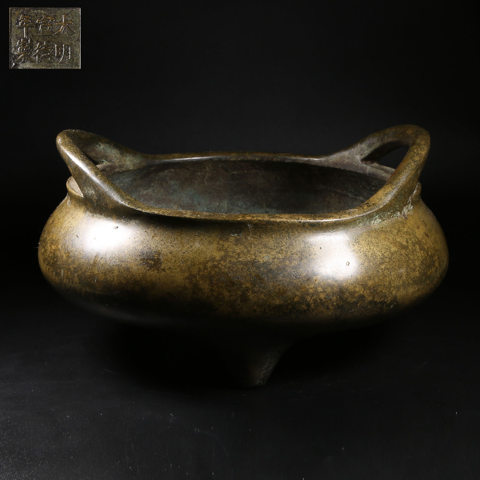 A LARGE BRONZE TRIPOD CENSER WITH BRIDGE-SHAPED HANDLES: Large Bronze Tripod Censer with Bridge-Shaped Handles