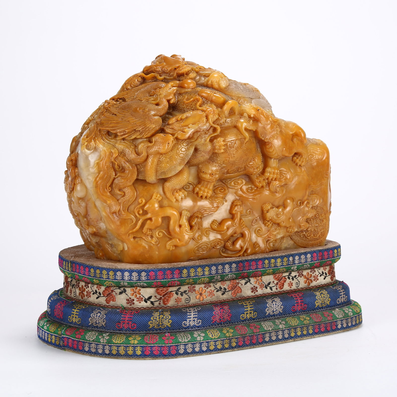 A SHOUSHAN TIANHUANG STONE LARGE SEAL WITH FOUR ELEPHANTS DESIGN (1 of 11)