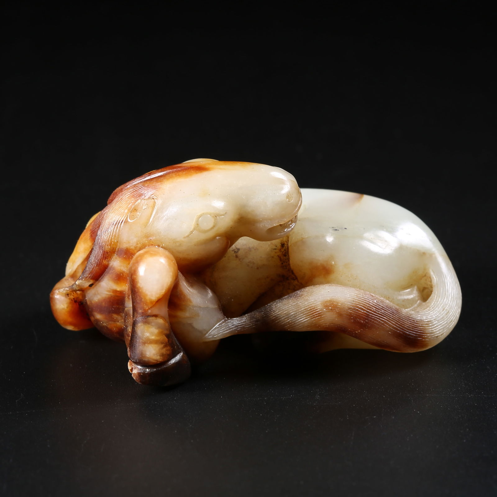 A ARCHAIC JADE RECLINING HORSE ORNAMENT (1 of 6)