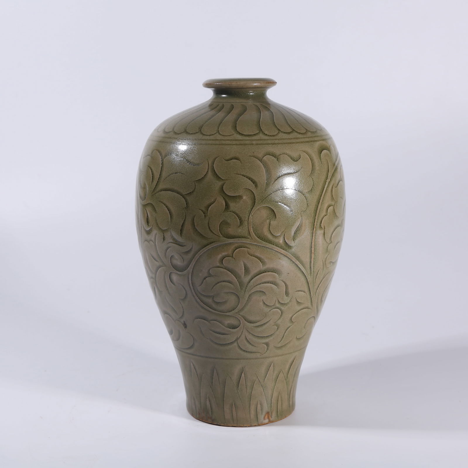 A YAOZHOU WARE CARVED-DECORATION VASE (1 of 9)