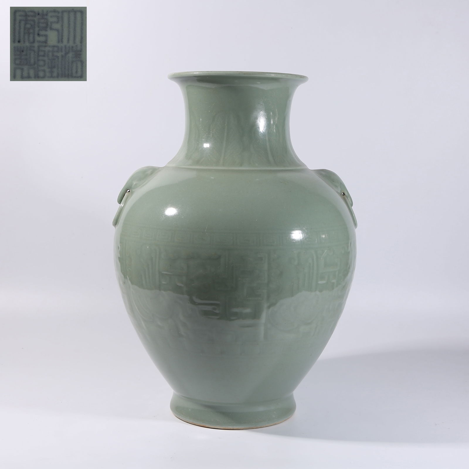 A FENCAI GLAZED VASE WITH TWIN NECK HANDLES (1 of 10)