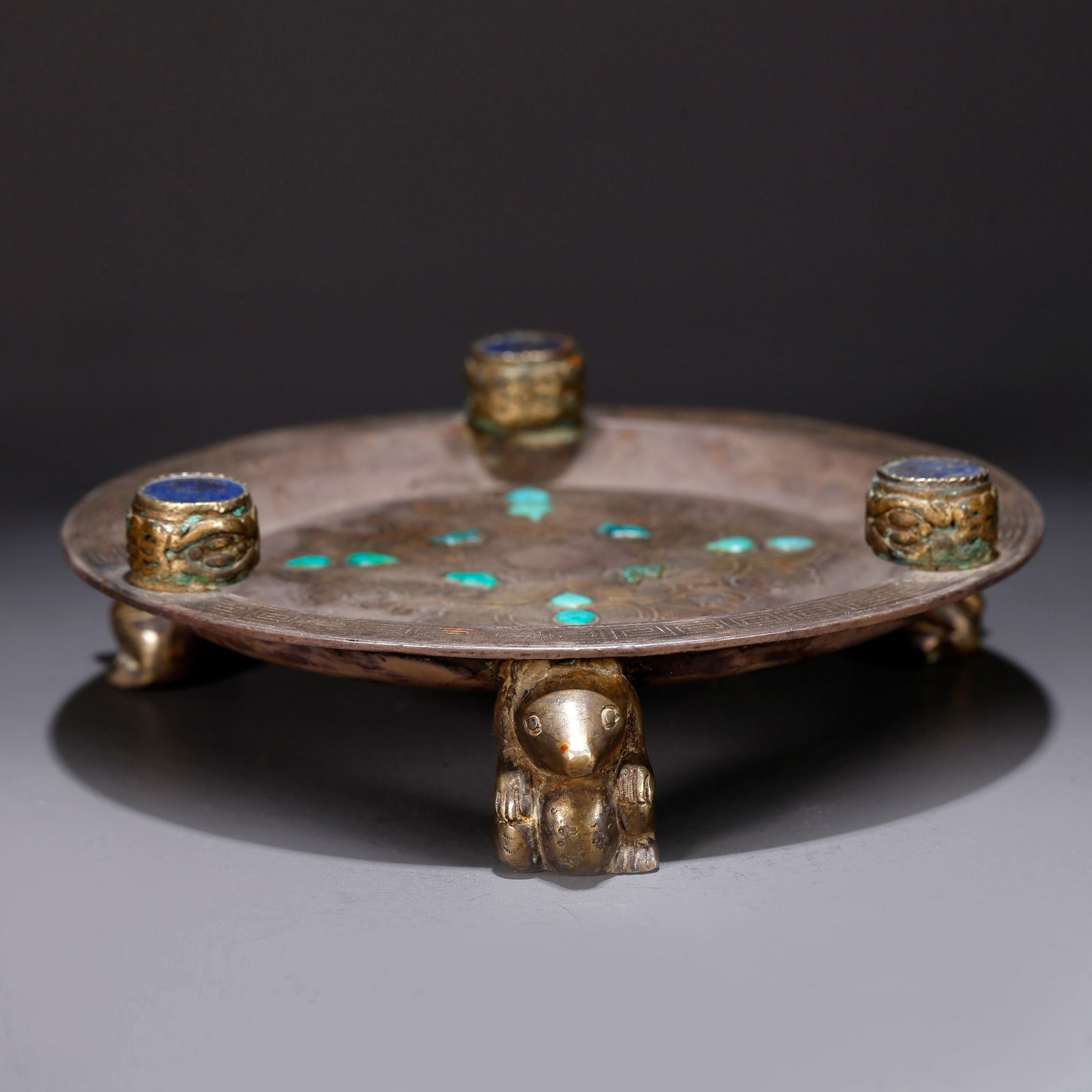 A GILT SILVER PLATE WITH FLORAL DESIGN: Gilt silver plate with floral design