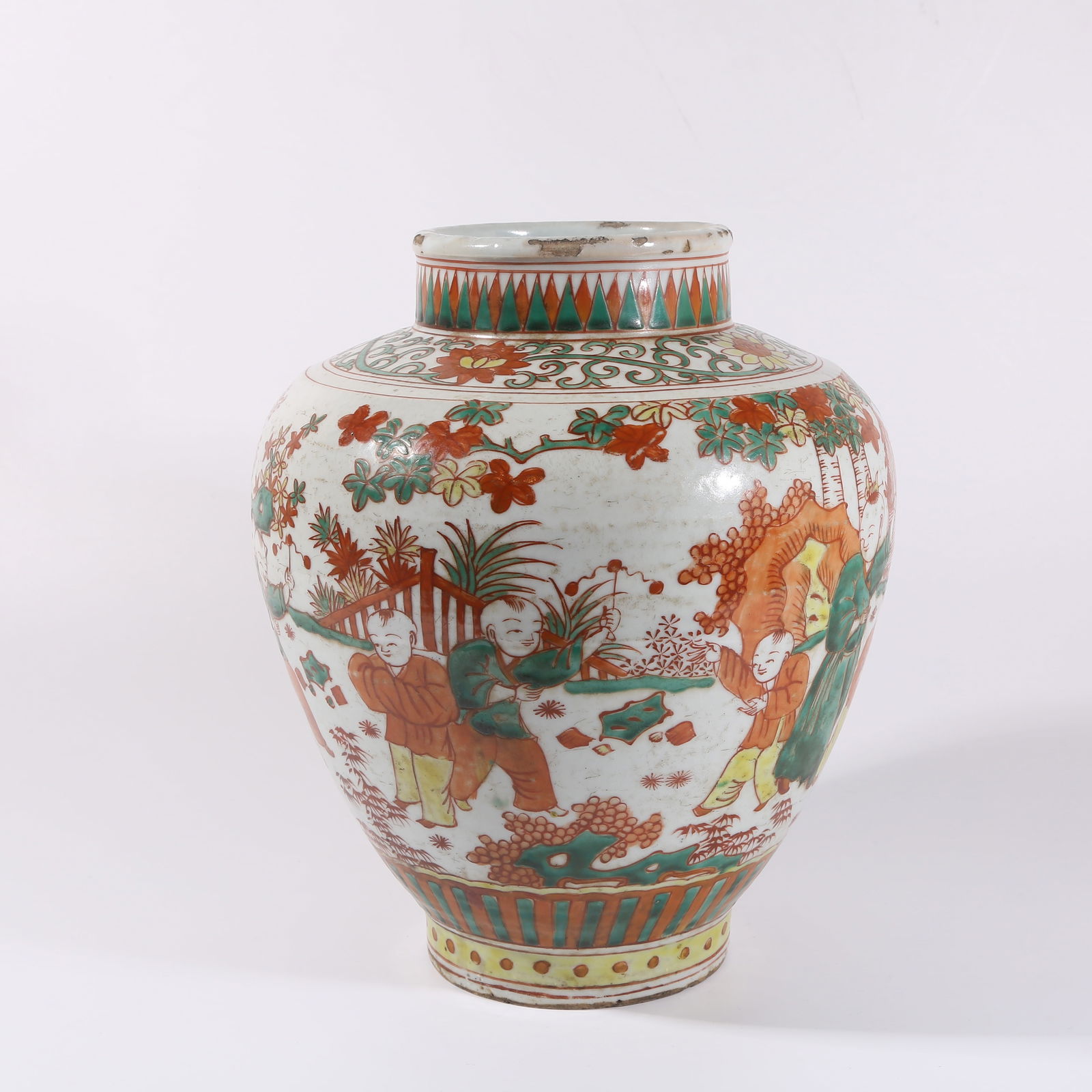 A WUCAI JAR WITH "CHILDREN AT PLAY" SCENE (1 of 9)