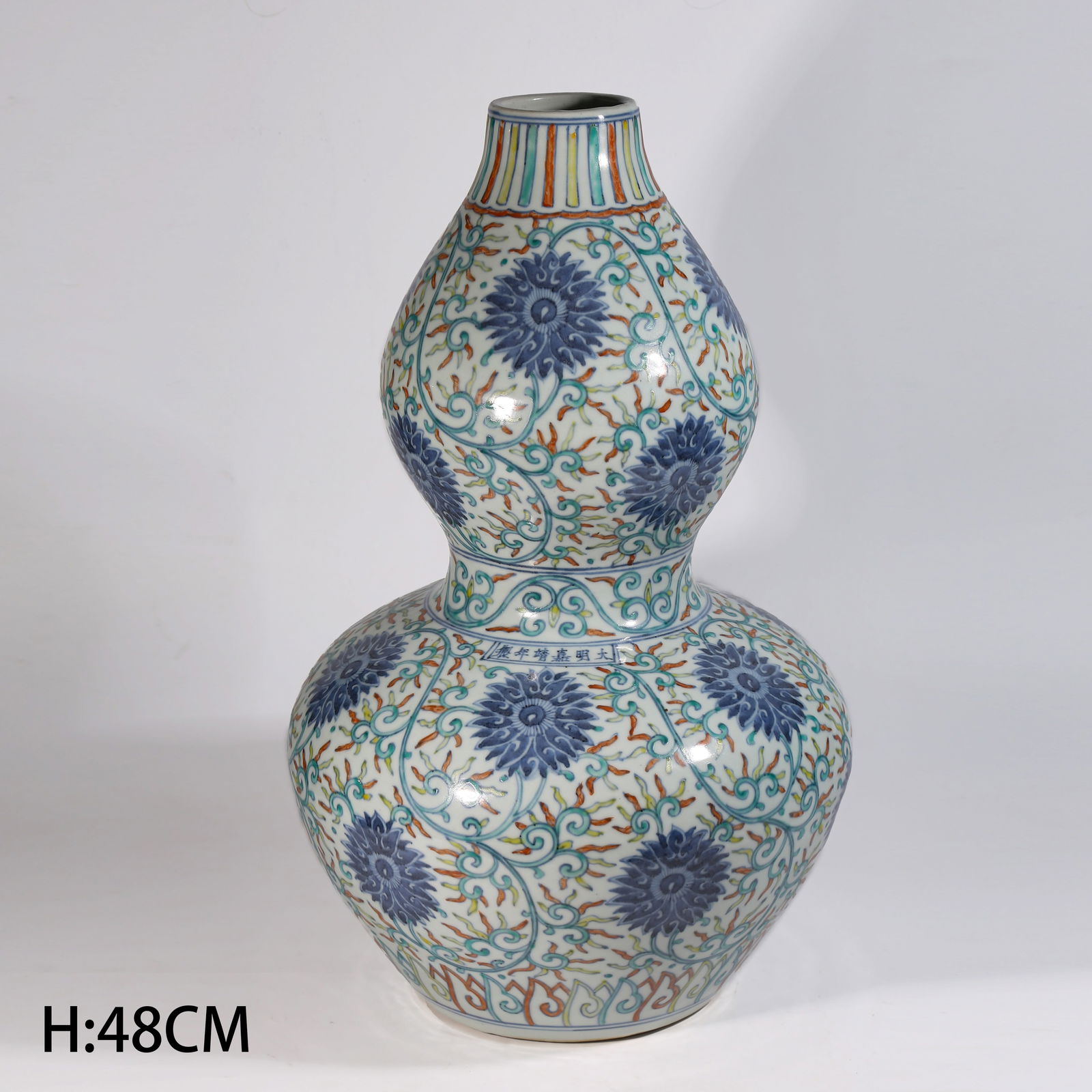A DOUCAI LARGE GOURD-SHAPED VASE WITH INTERTWINED FLOWER DESIGN: Doucai Large Gourd-Shaped Vase with Intertwined Flower Design