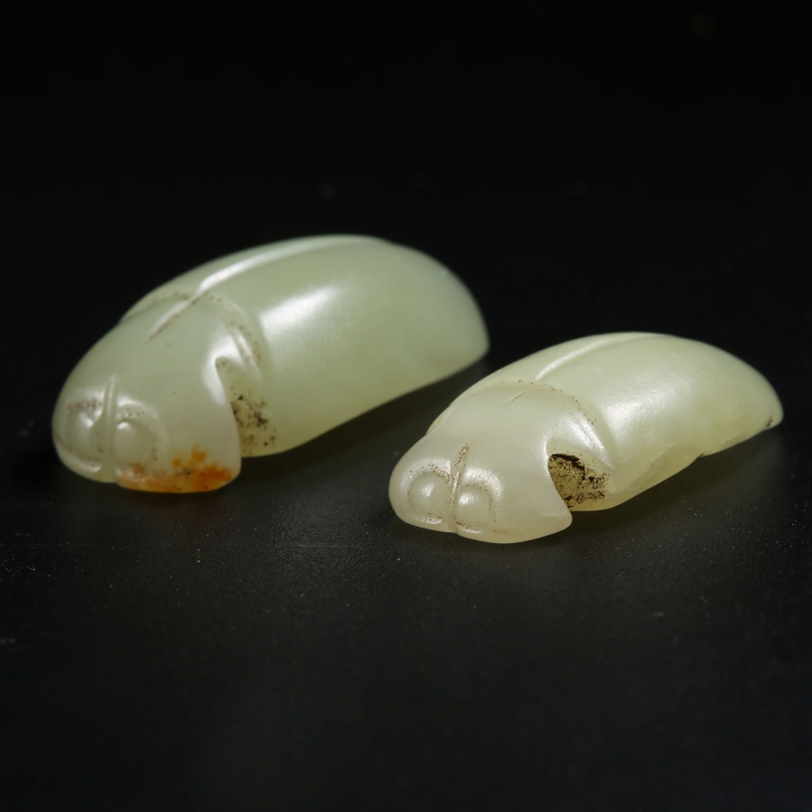 A HETIAN JADE INSECT PENDANT (1 of 8)