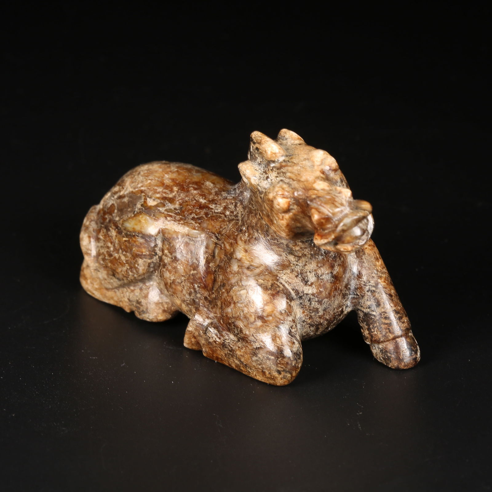 A ARCHAIC JADE RECUMBENT HORSE ORNAMENT (1 of 8)