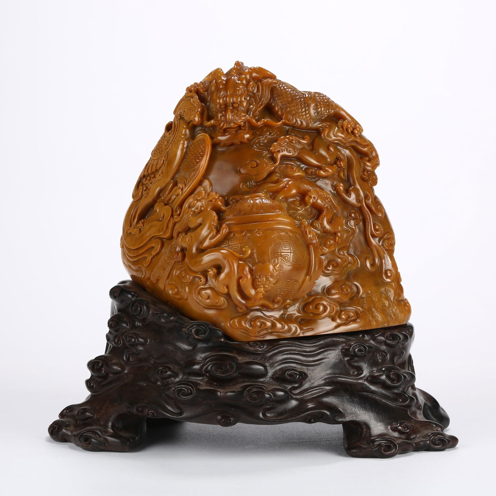 A SHOUSHAN TIANHUANG STONE SEAL WITH DRAGON AND PHOENIX PATTERN (1 of 9)