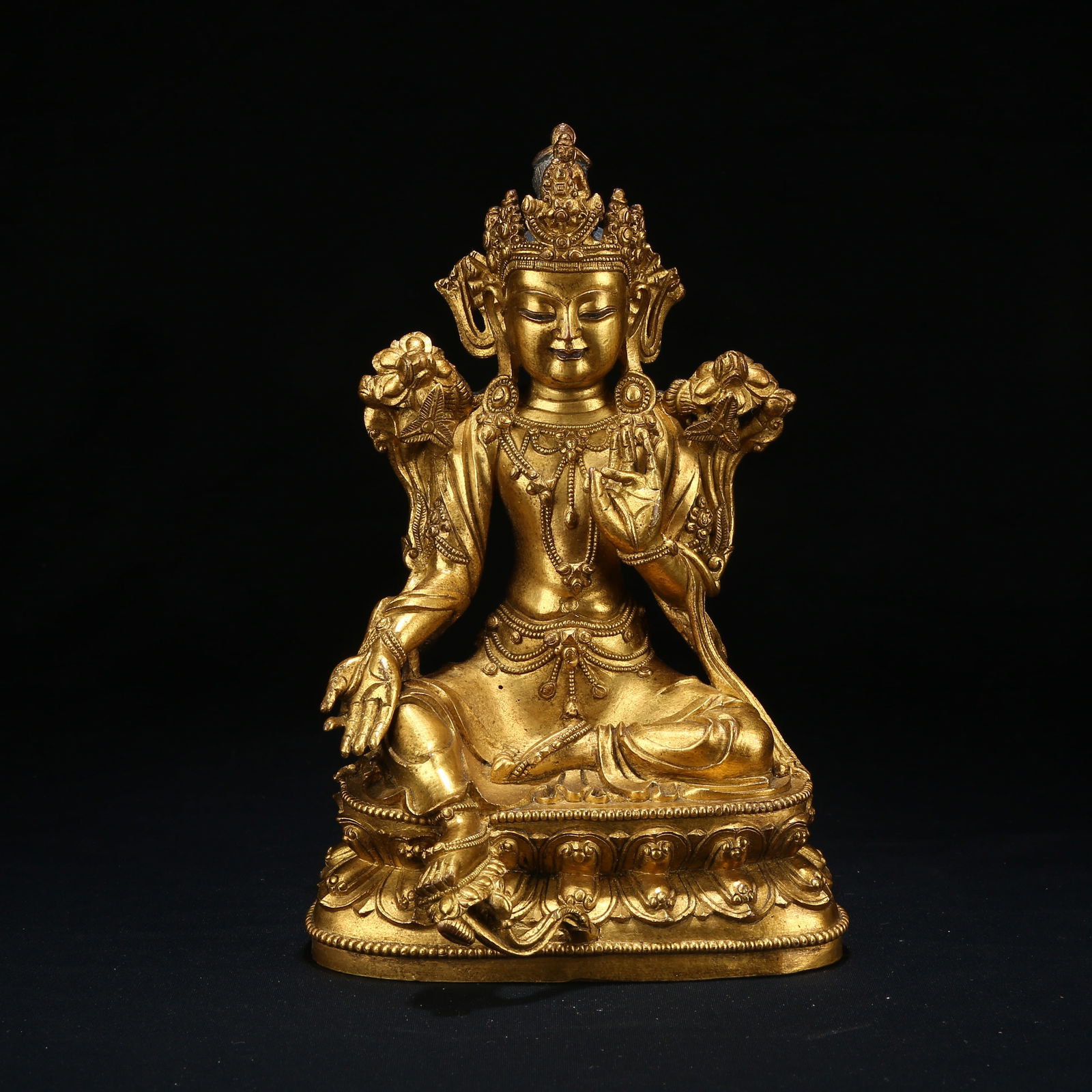 A GILT BRONZE STATUE OF GREEN TARA (1 of 9)
