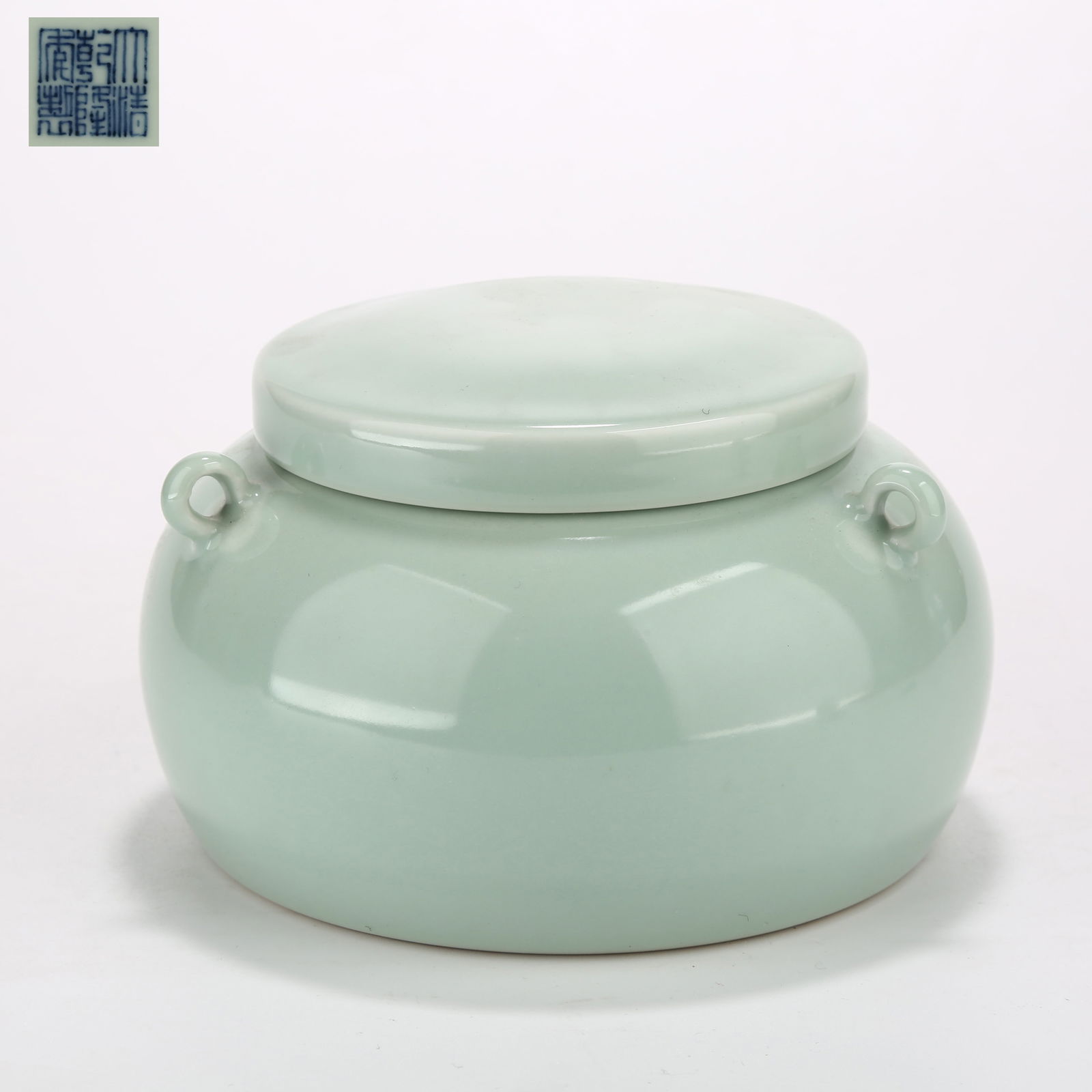 A FAMILLE GREEN GLAZED LIDDED JAR WITH THREE BANDS (1 of 10)