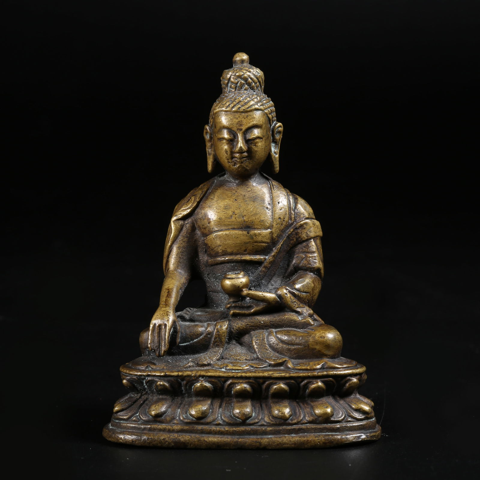 A GILT-BRONZE STATUE OF SHAKYAMUNI (1 of 8)