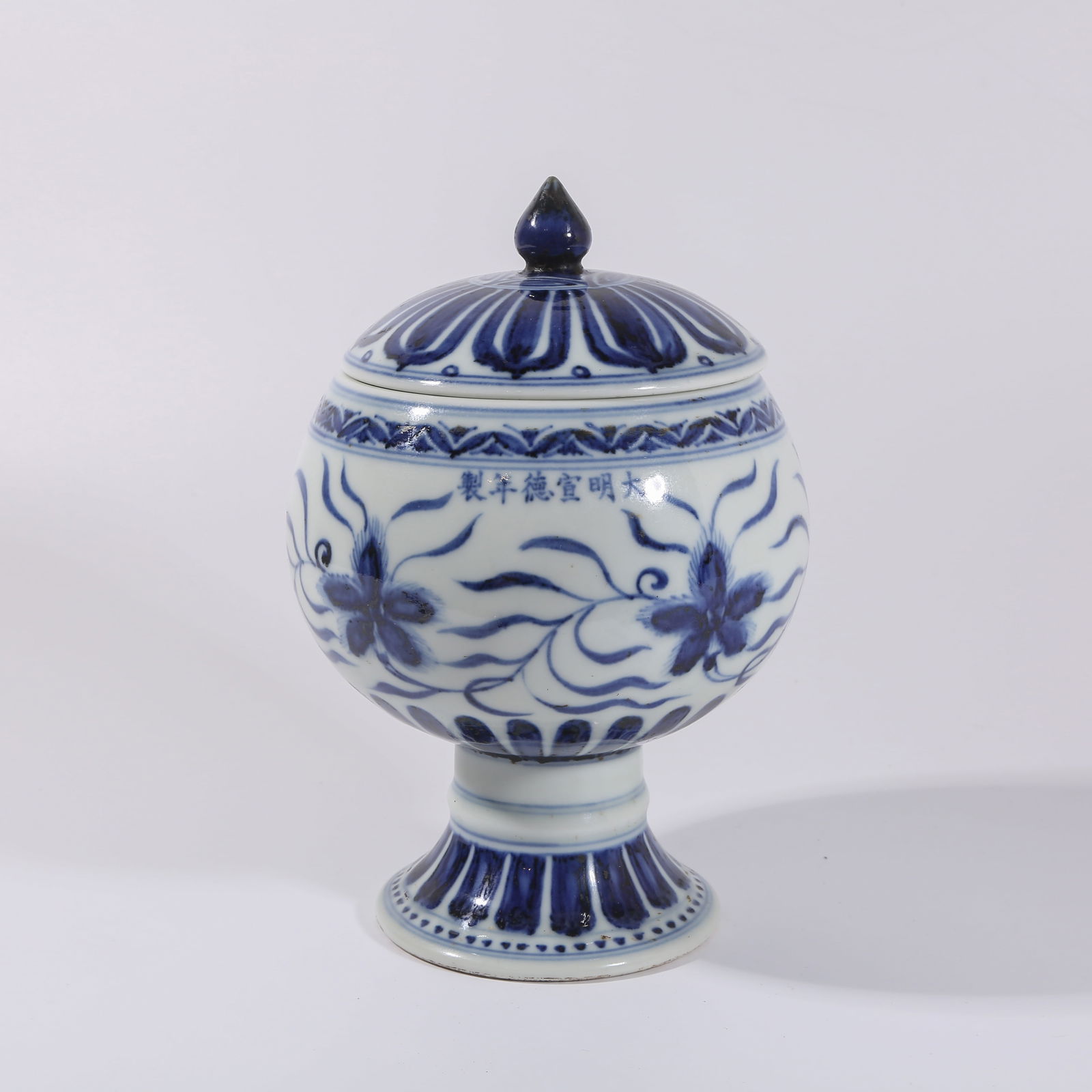 A BLUE-AND-WHITE FLORAL COVERED JAR (1 of 10)