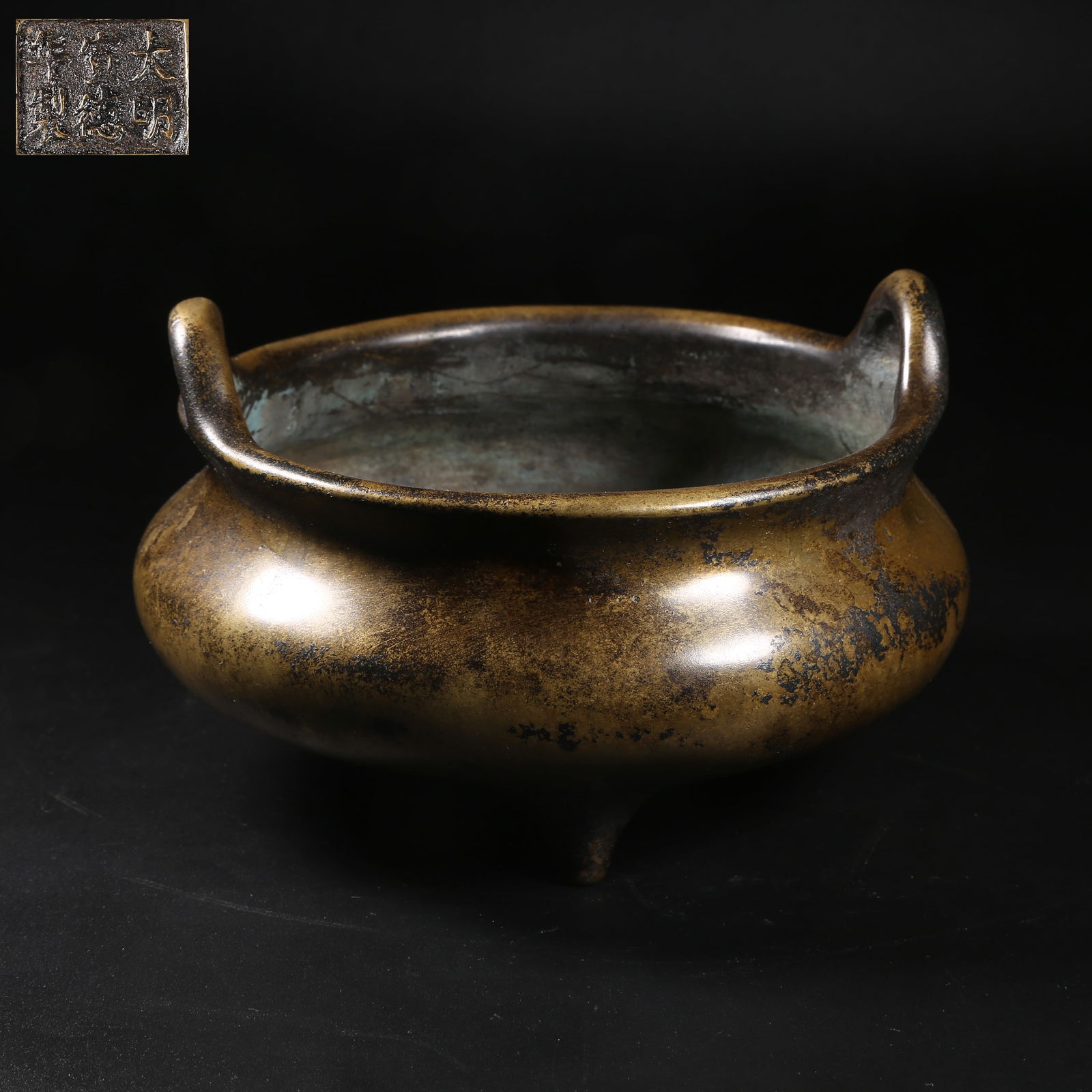 A BRONZE TRIPOD CENSER WITH BRIDGE-SHAPED HANDLES: Bronze Tripod Censer with Bridge-Shaped Handles