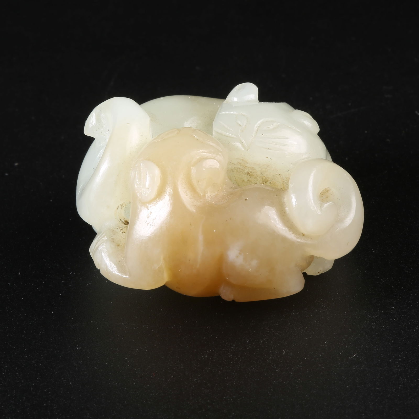 A HETIAN JADE "DOUBLE HAPPINESS" ORNAMENT (1 of 8)