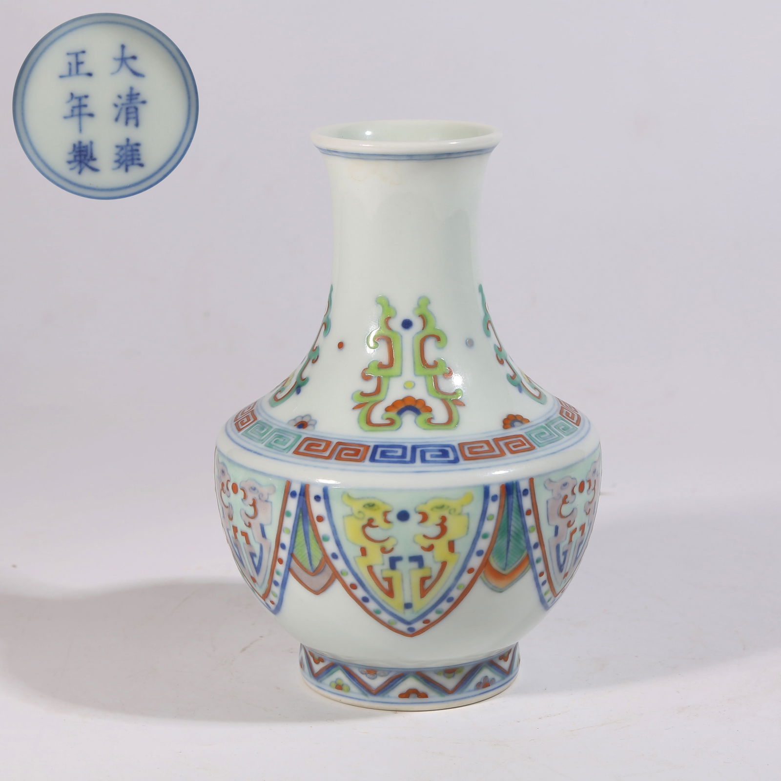 A DOUCAI SMALL ZUN WITH KUI DRAGON DESIGN (1 of 9)