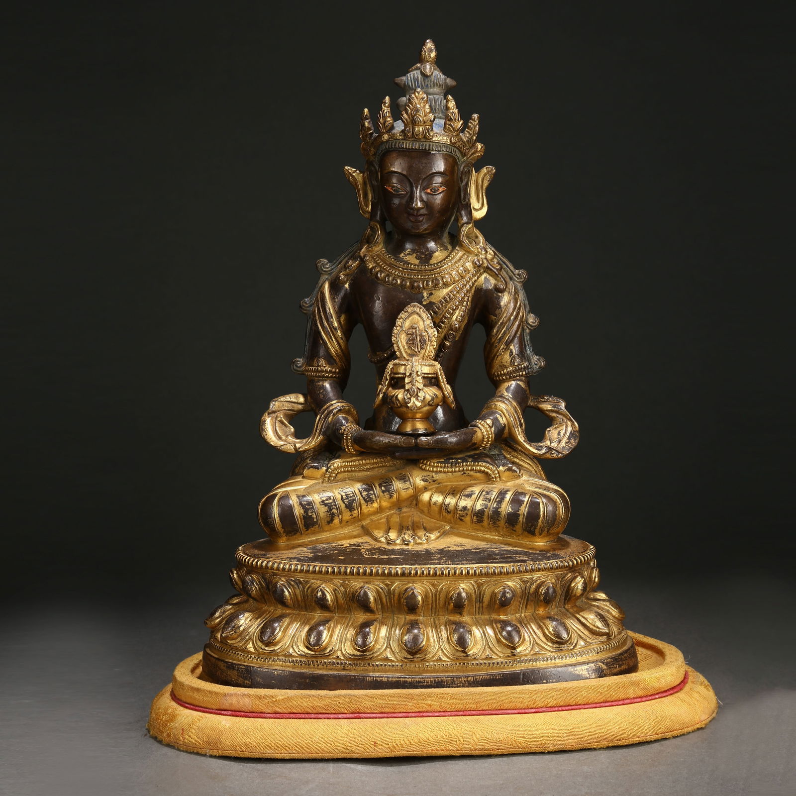 A GILT BRONZE AMITAYUS (BUDDHA OF INFINITE LIFE) STATUE (1 of 9)