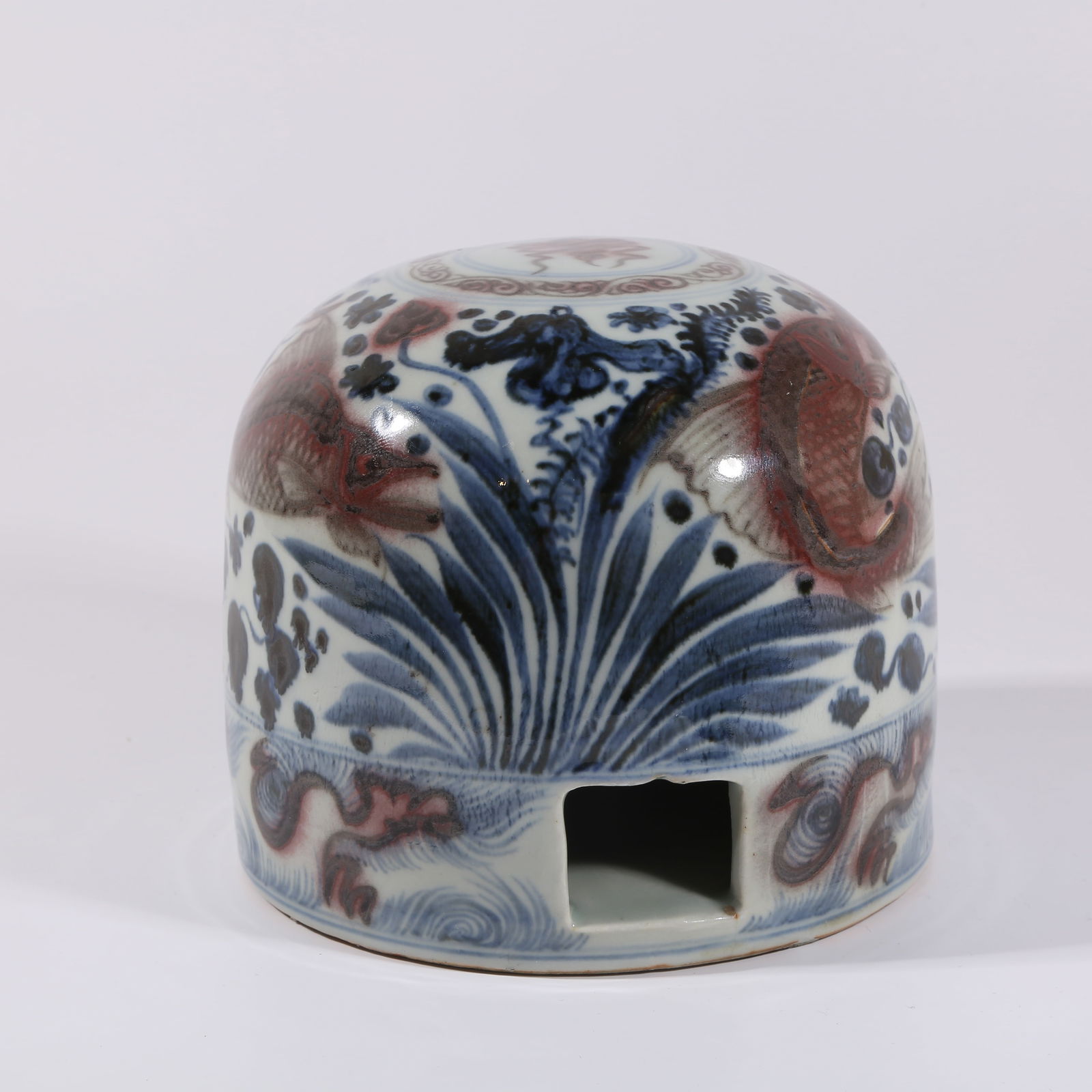 A BLUE-AND-WHITE AND UNDERGLAZE-RED FISH-AND-ALGAE–PATTERN MONGOL YURT–SHAPED VESSEL: Blue-and-white and underglaze-red fish-and-algae–pattern Mongol yurt–shaped vessel