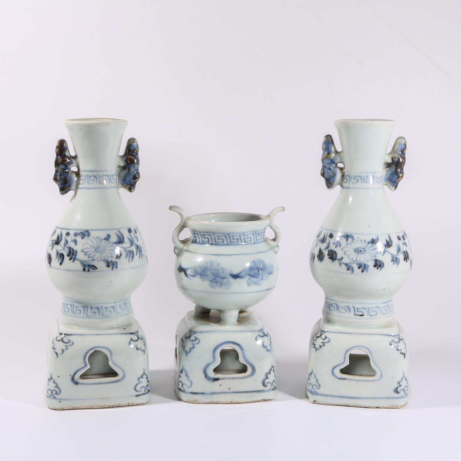 A SET OF BLUE-AND-WHITE FLORAL INCENSE BURNERS (1 of 12)