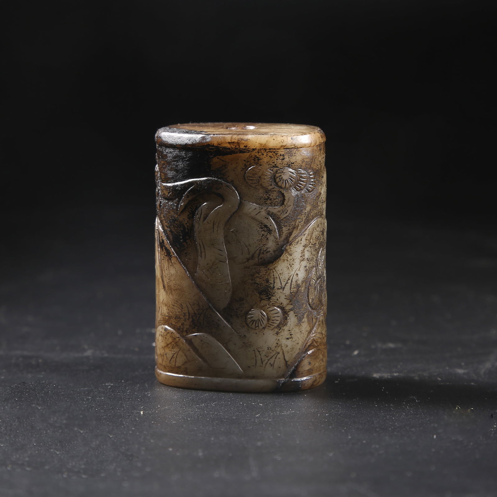 A MEDIEVAL JADE HEADDRESS ORNAMENT: Medieval Jade Headdress Ornament