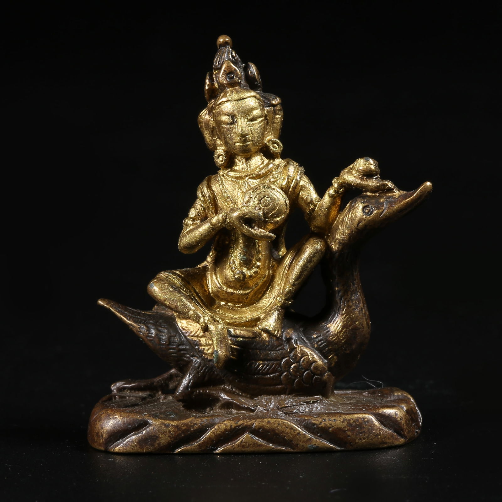 A GILT-BRONZE MINIATURE BUDDHA (1 of 8)