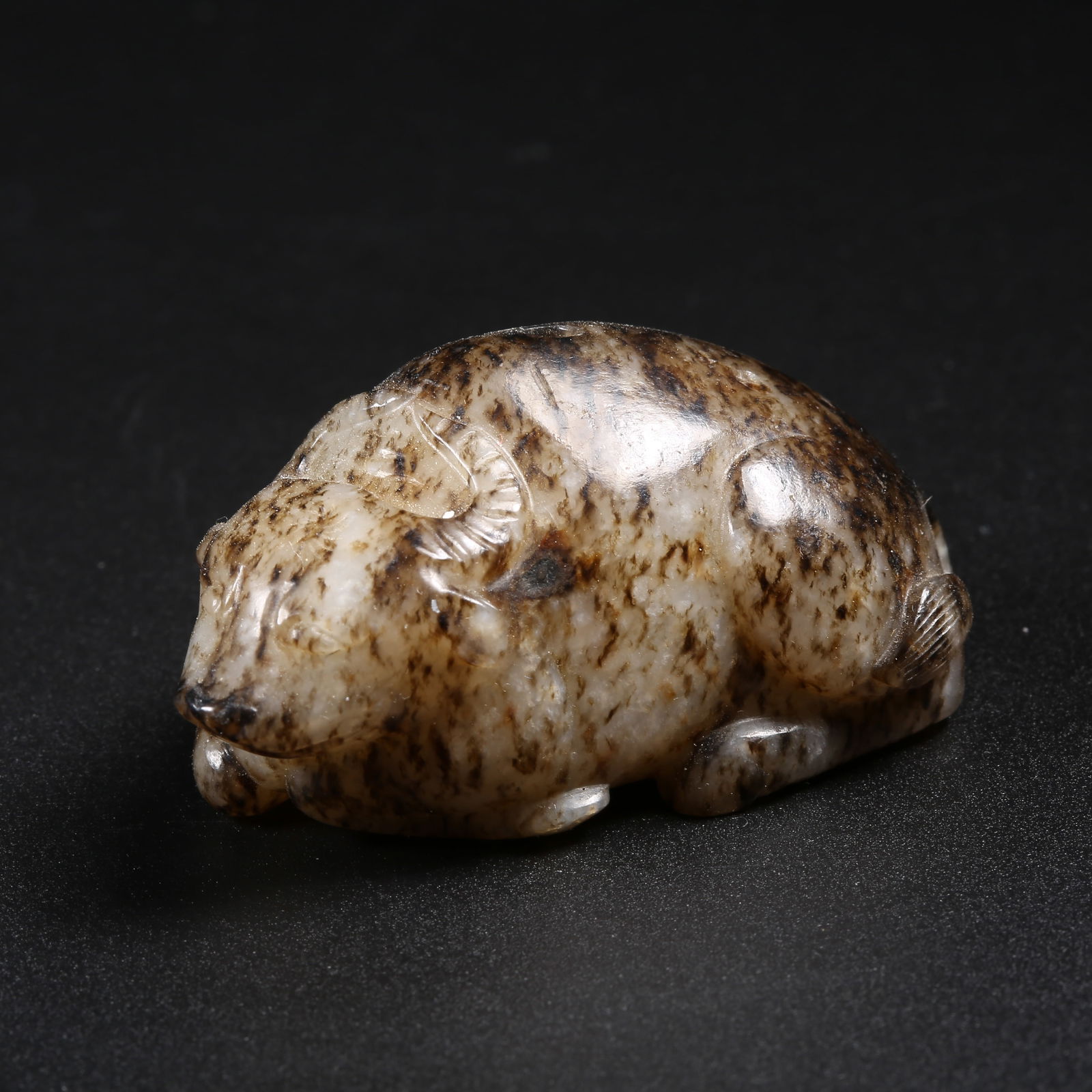 A MIDDLE-PERIOD JADE BEAR PENDANT (1 of 8)