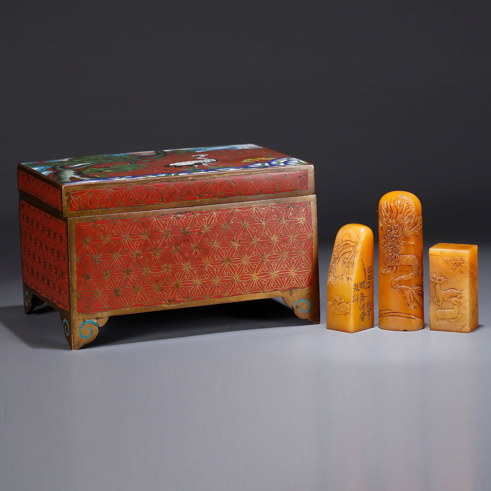 A SET OF SHOUSHAN TIANHUANG STONE SEALS WITH CLOUD AND DRAGON DESIGN (1 of 9)