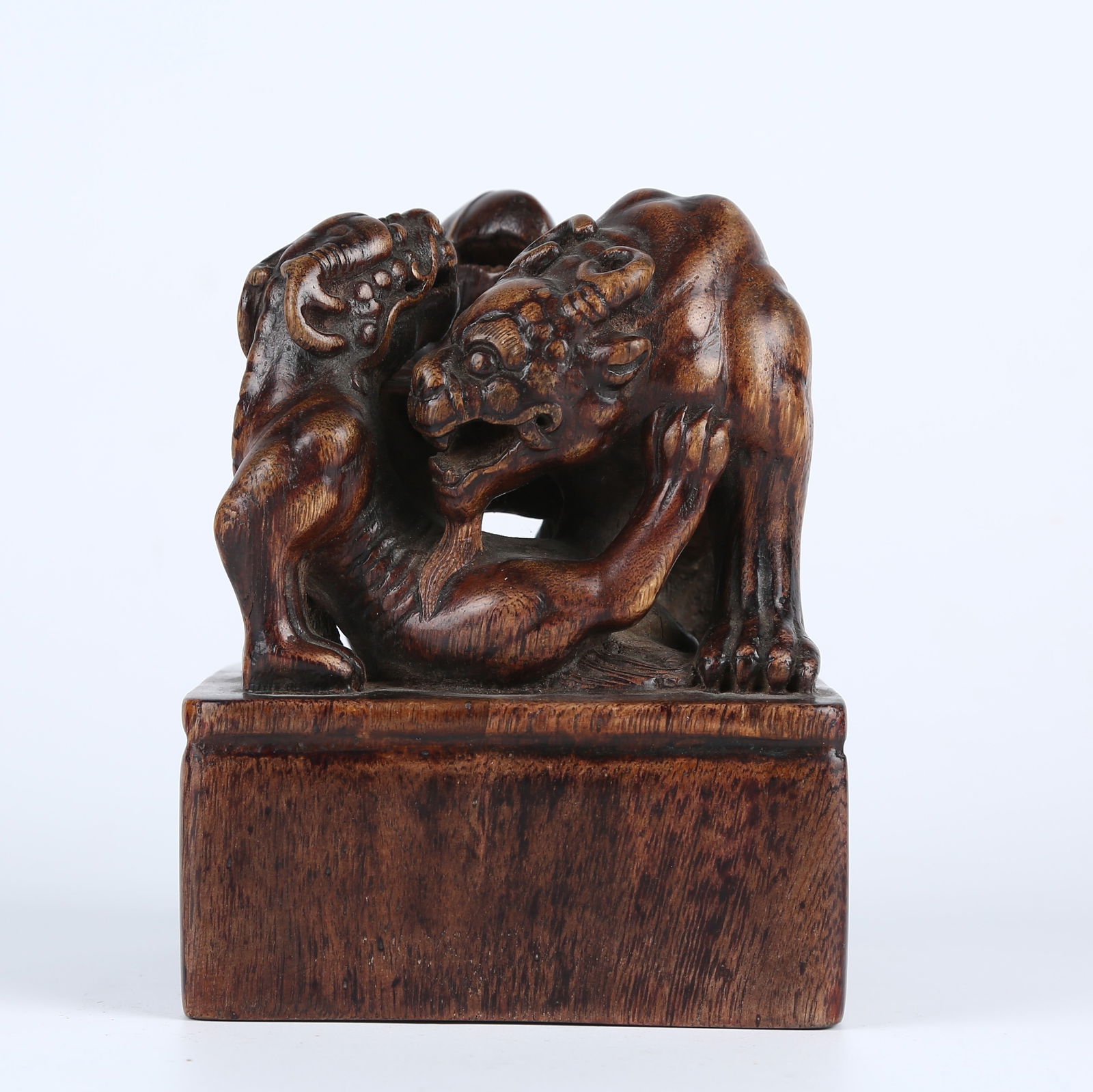 A AGARWOOD AUSPICIOUS BEAST KNOB SEAL (1 of 11)