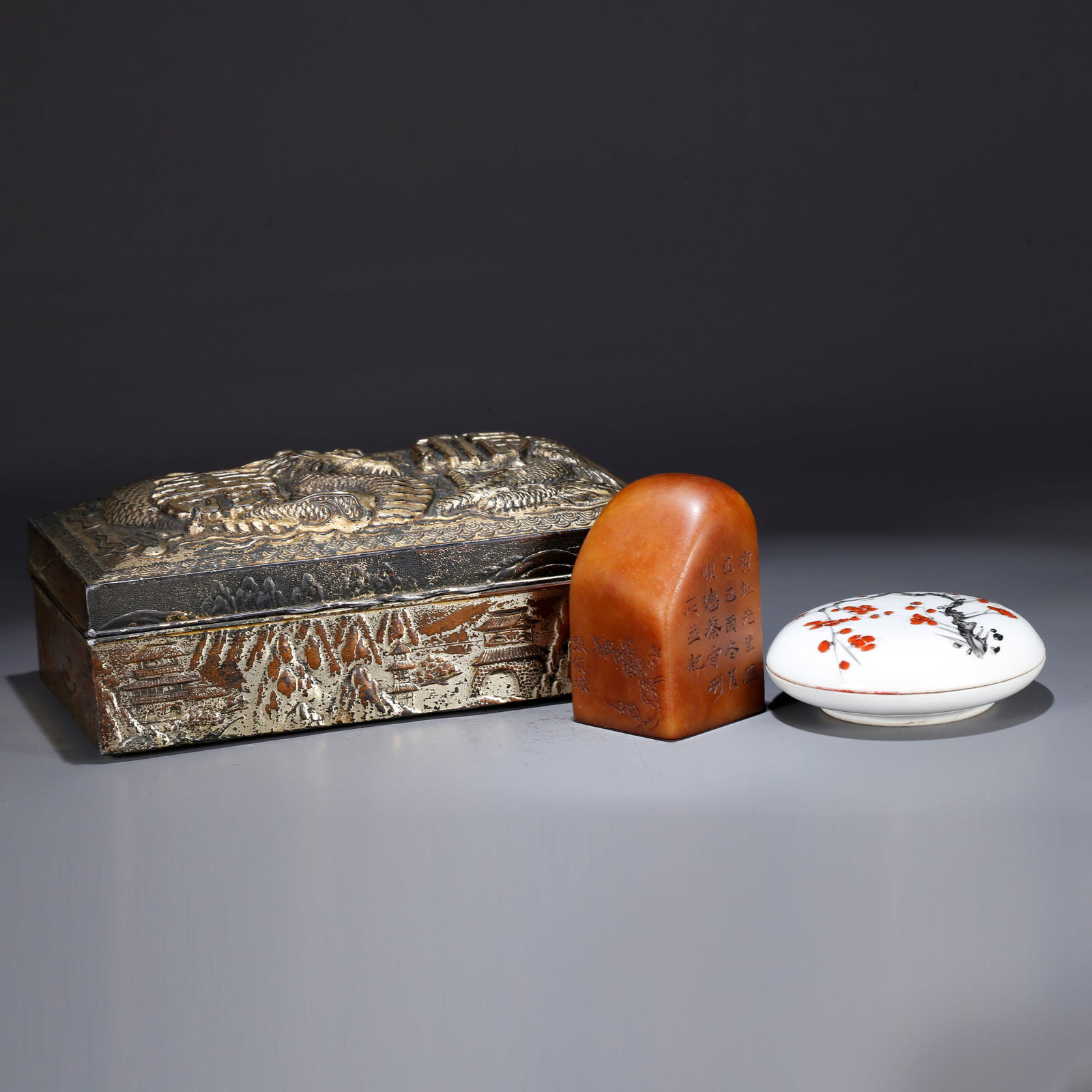 A SET OF SHOUSHAN STONE SEALS WITH PLUM BLOSSOM DESIGN: Set of Shoushan Stone Seals with Plum Blossom Design