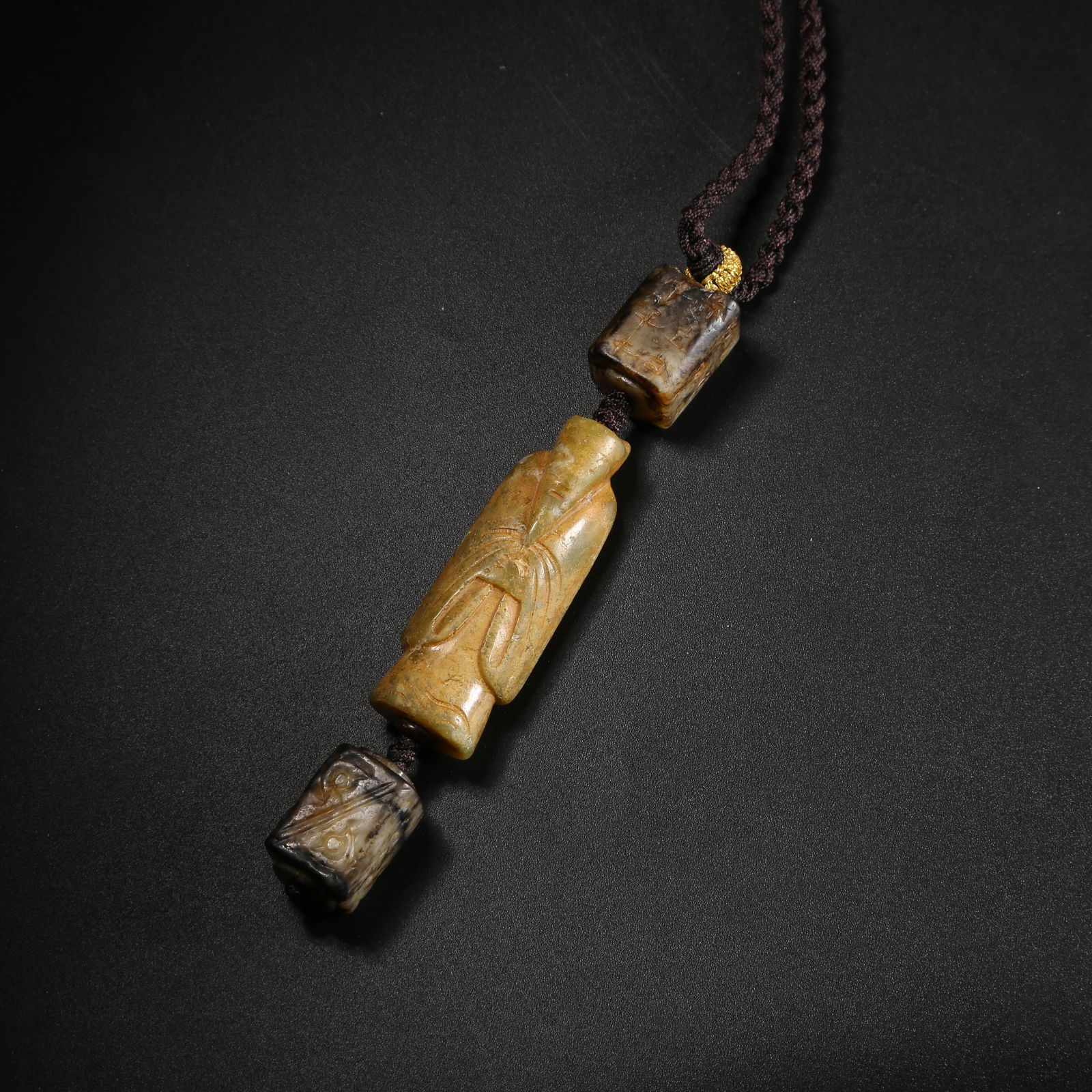 A ARCHAIC JADE WENGZHONG FIGURINE (1 of 10)