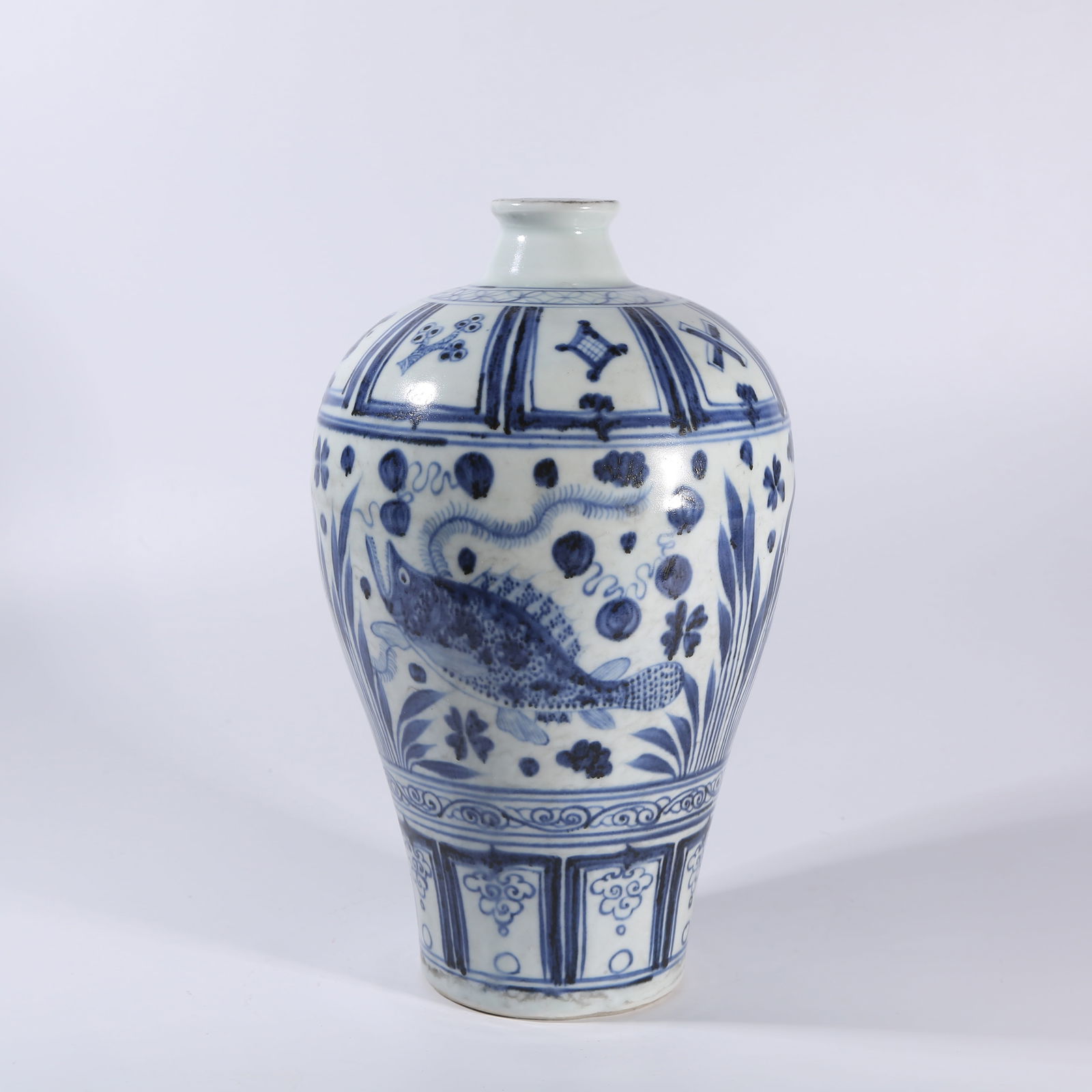A BLUE-AND-WHITE VASE WITH FISH-AND-ALGAE MOTIF (1 of 9)