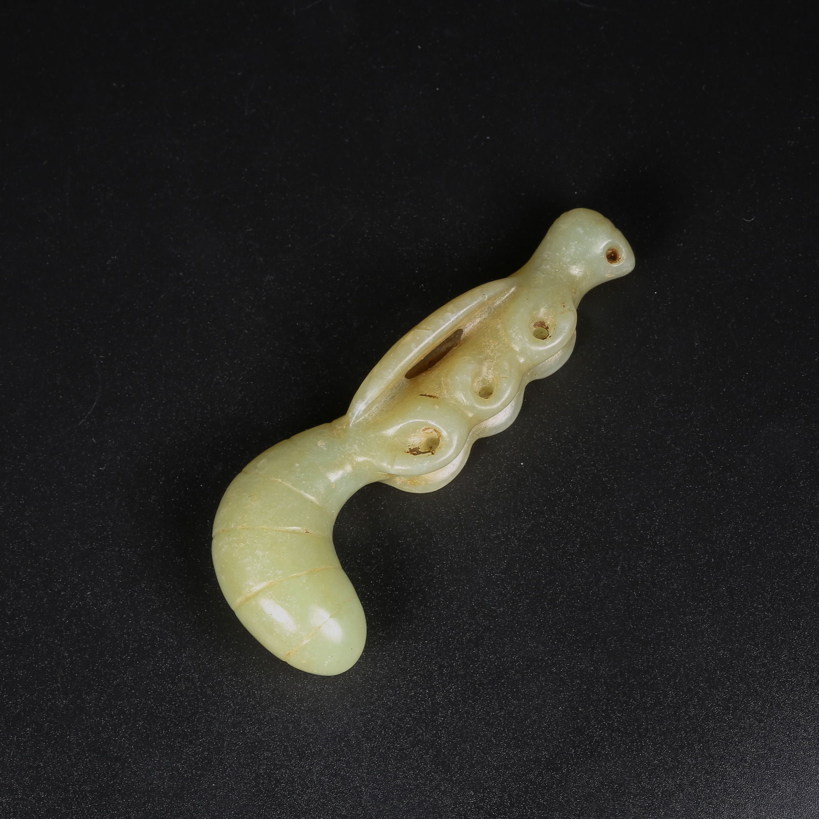 A ARCHAIC JADE MANTIS PENDANT (1 of 8)