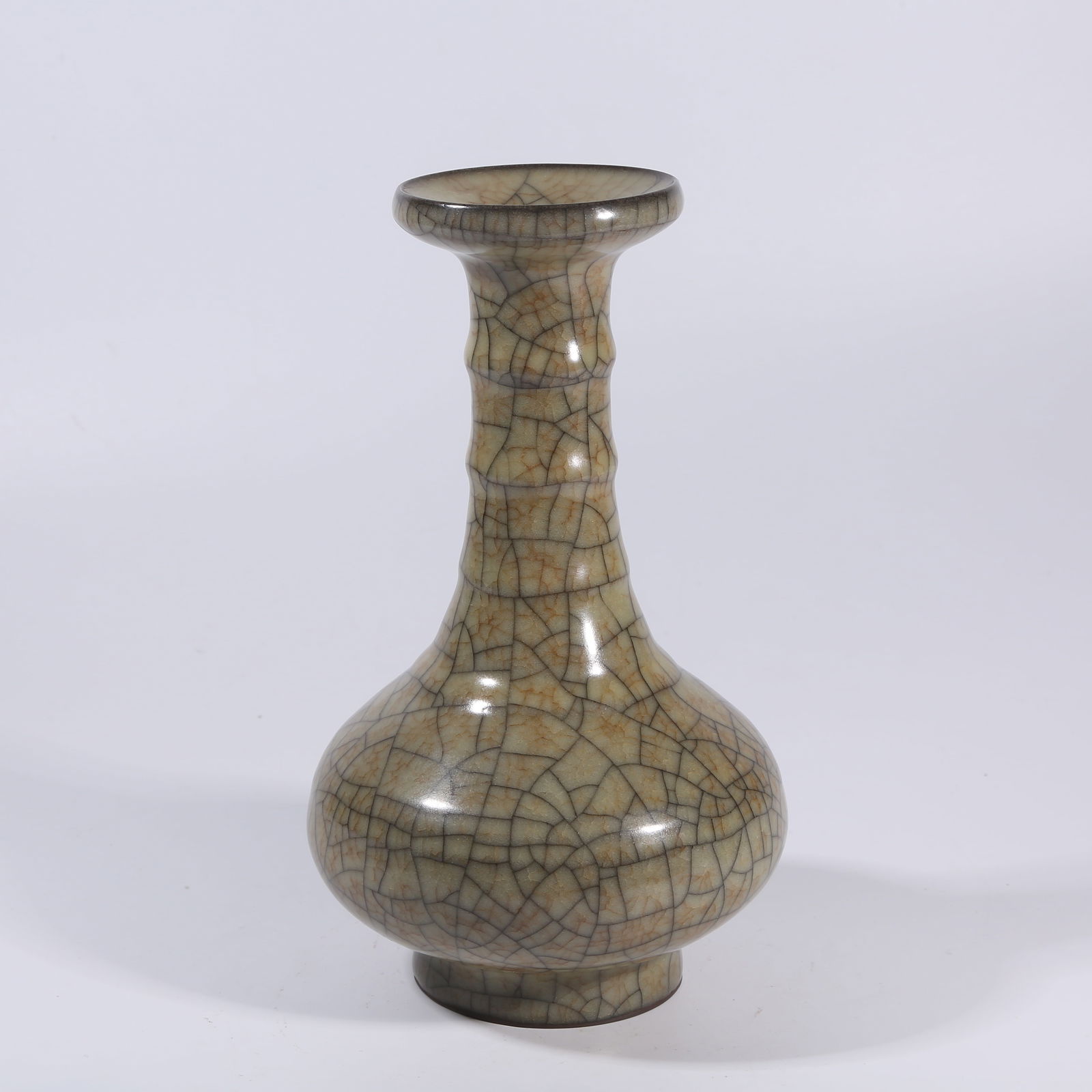 A GE WARE VASE WITH BOWSTRING BANDS AND FLARED MOUTH (1 of 9)