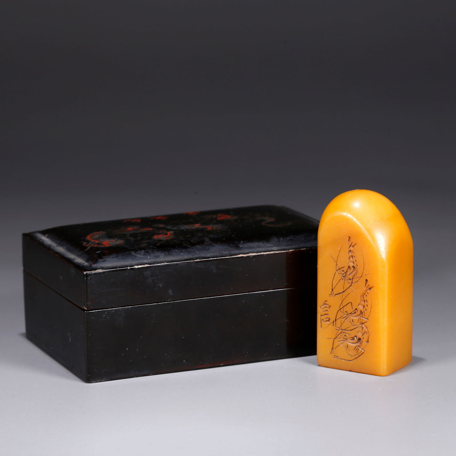 A SHOUSHAN TIANHUANG STONE CARVED SHRIMP PATTERN SEAL: Shoushan Tianhuang stone carved shrimp pattern seal