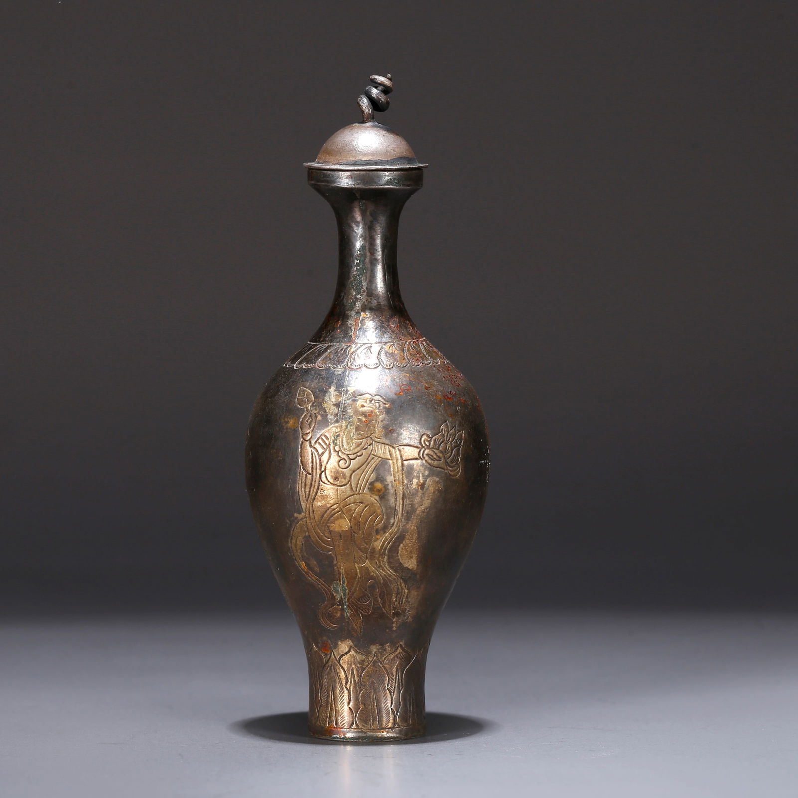 A SILVER VASE WITH GOLD-INLAID FIGURE STORY DESIGN (1 of 10)
